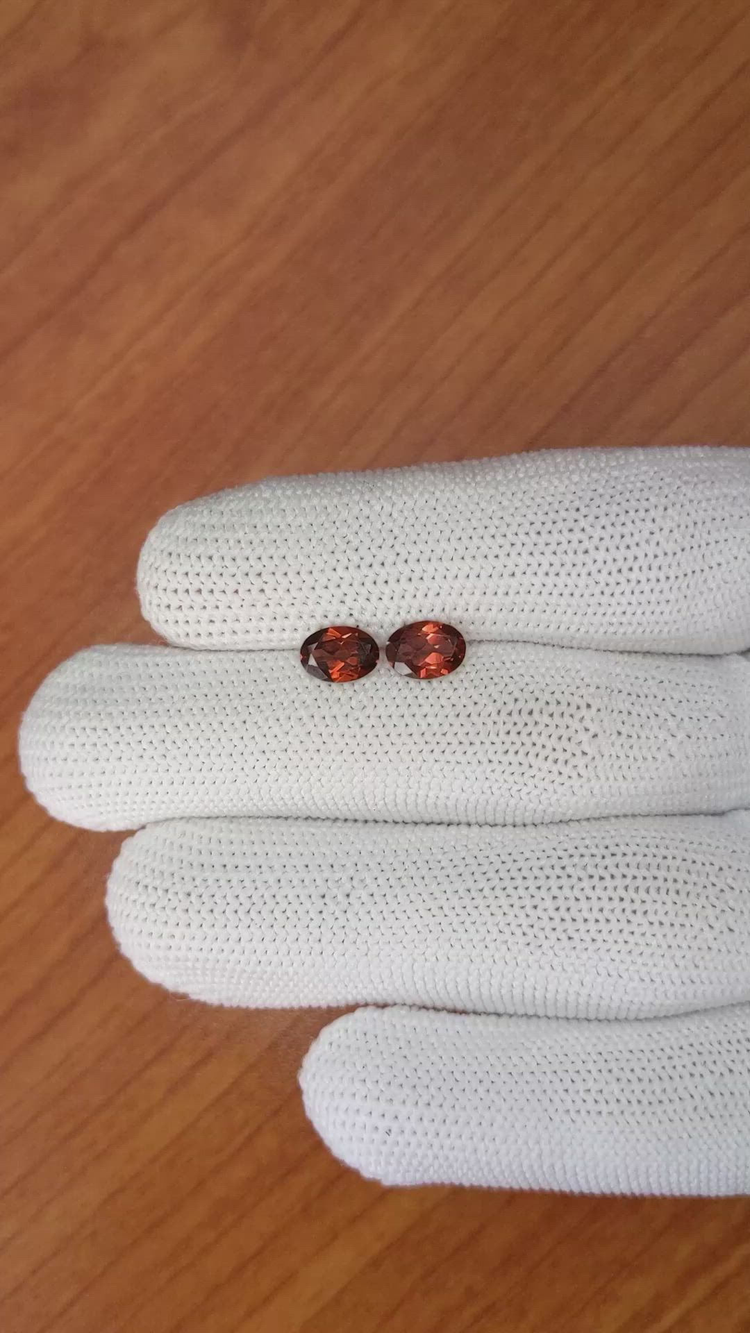 1.73&nbsp;Ct.Tw.Total Carat Weight Garnet Pair from Ceylon (Sri Lanka) Size Video
