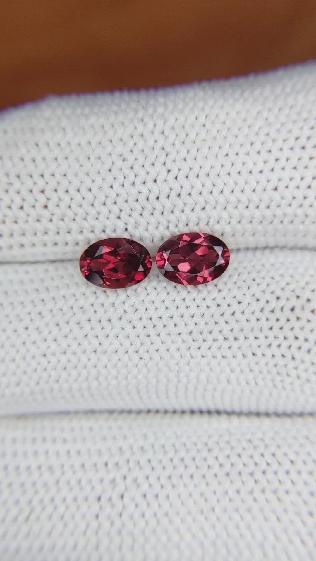 1.96&nbsp;Ct.Tw.Total Carat Weight Garnet Pair from Ceylon (Sri Lanka) Size Video