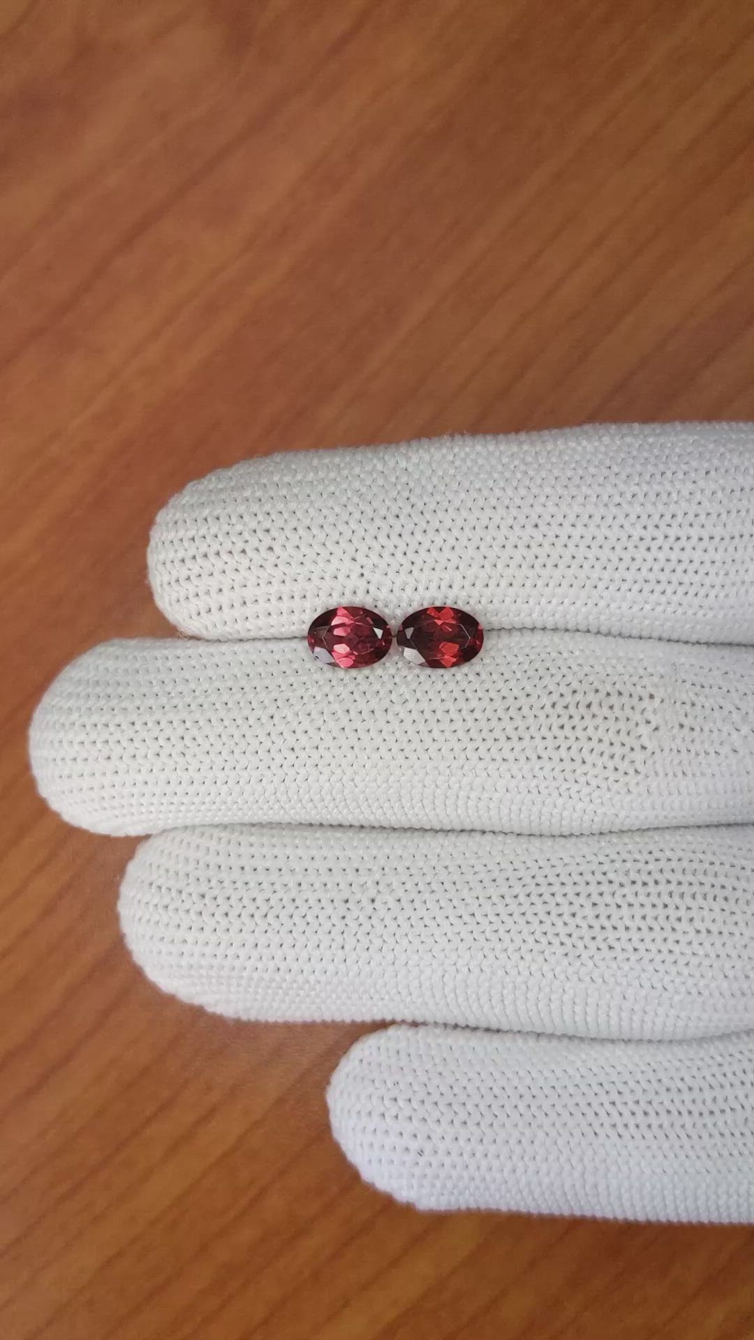 1.89&nbsp;Ct.Tw.Total Carat Weight Garnet Pair from Ceylon (Sri Lanka) Size Video