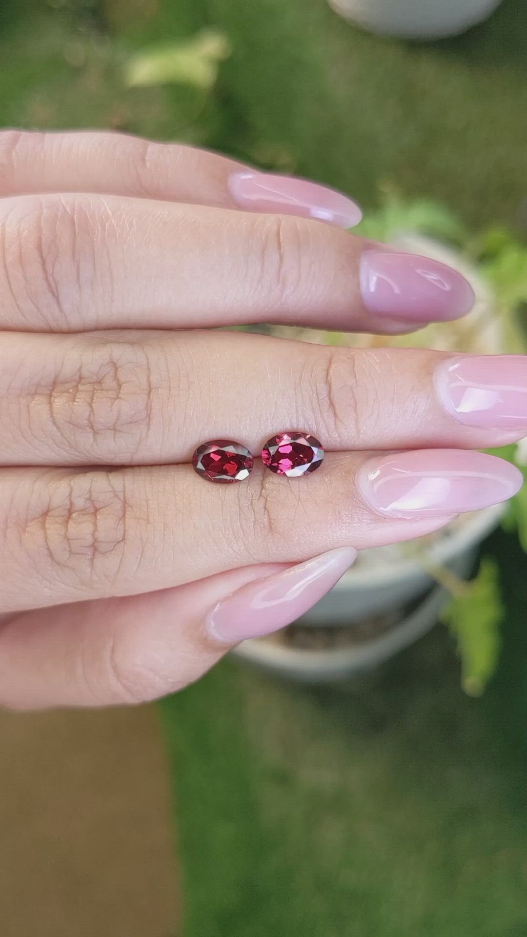 1.89&nbsp;Ct.Tw.Total Carat Weight Garnet Pair from Ceylon (Sri Lanka) Size Video