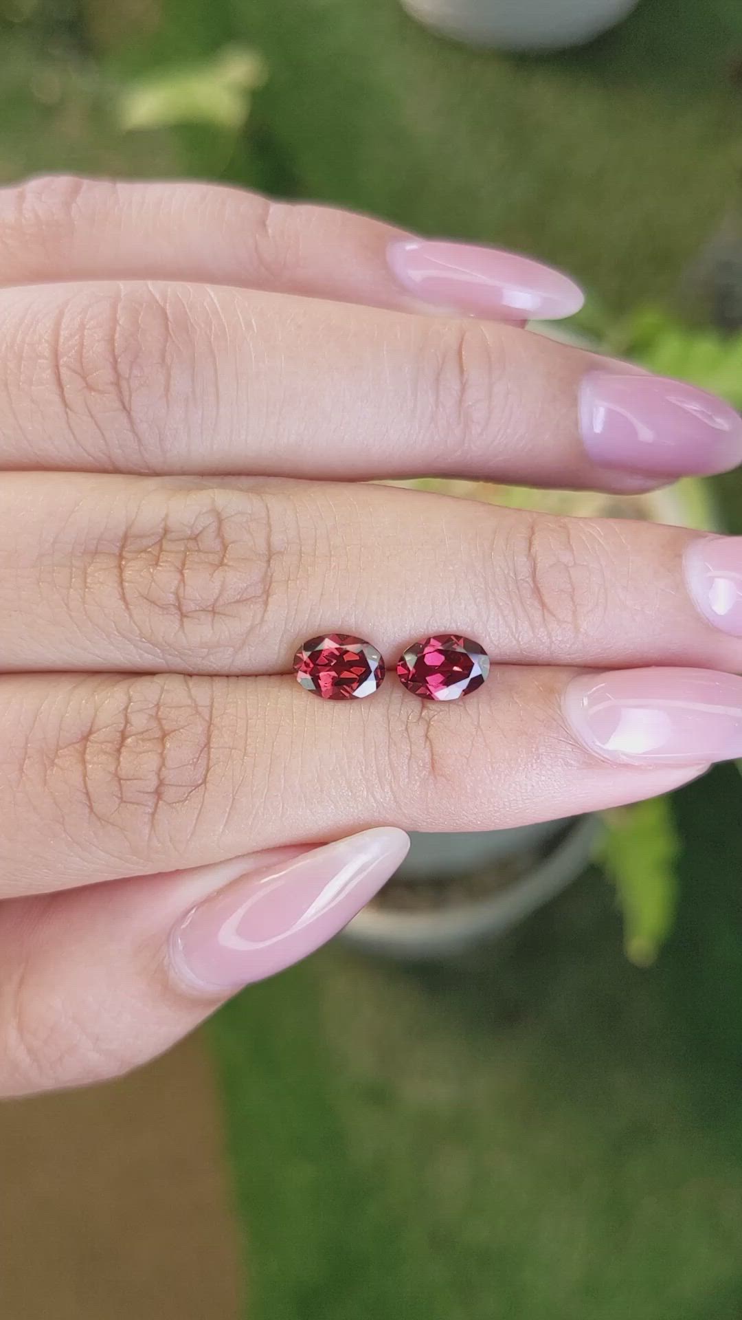 1.86&nbsp;Ct.Tw.Total Carat Weight Garnet Pair from Ceylon (Sri Lanka) Size Video