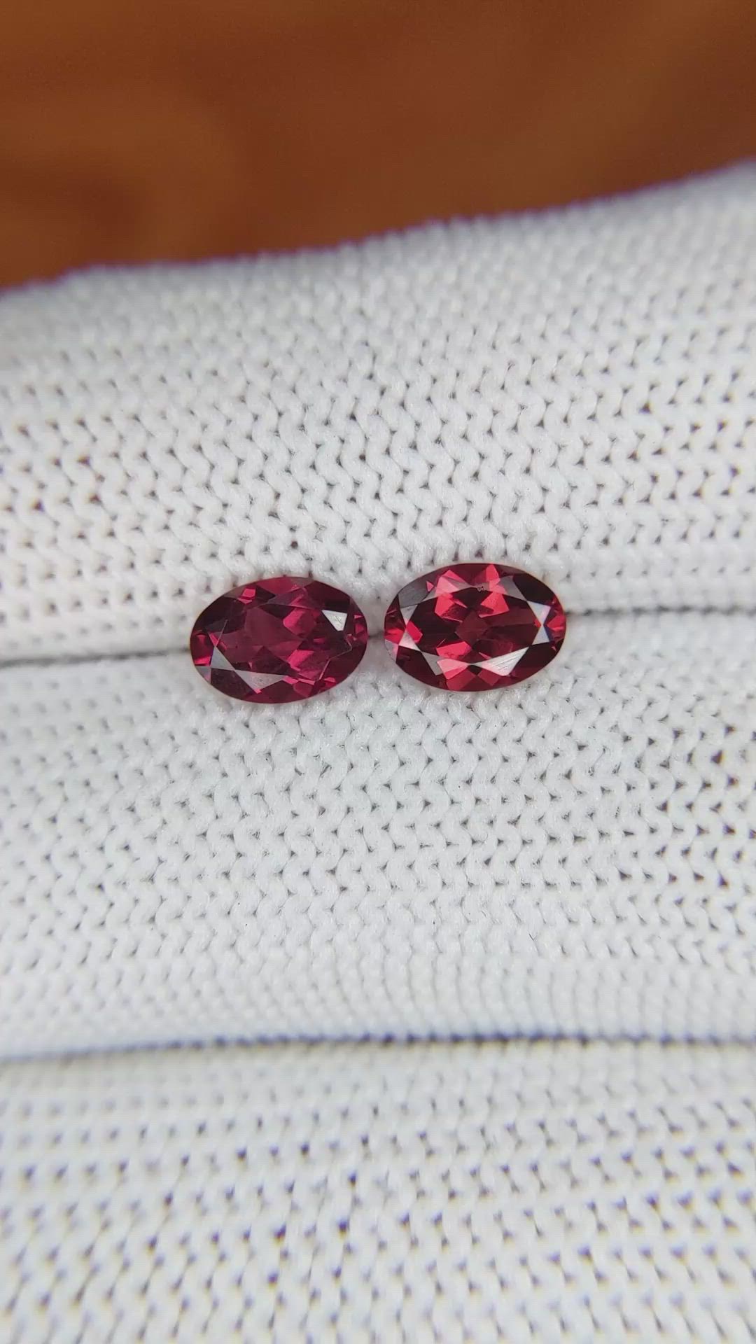 1.86&nbsp;Ct.Tw.Total Carat Weight Garnet Pair from Ceylon (Sri Lanka) Size Video