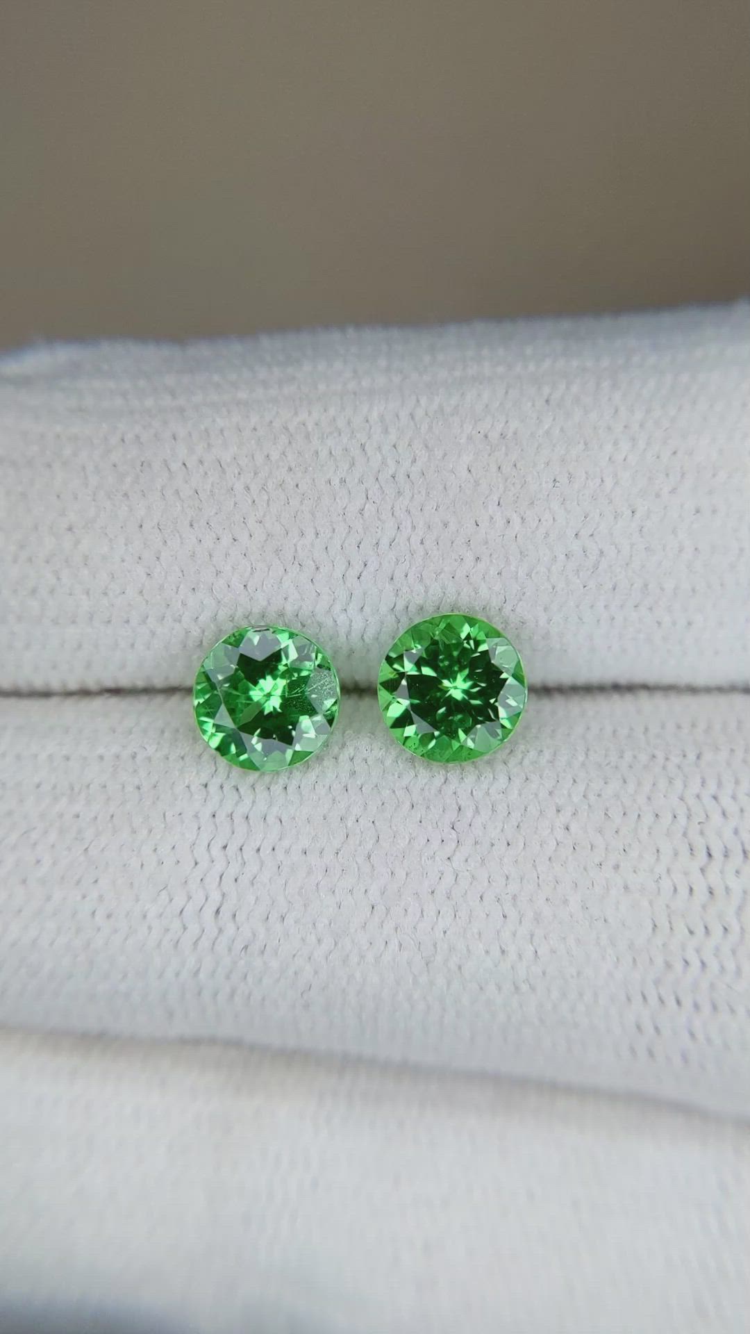 1.69&nbsp;Ct.Tw.Total Carat Weight Tsavorite Garnet Pair from Kenya Size Video