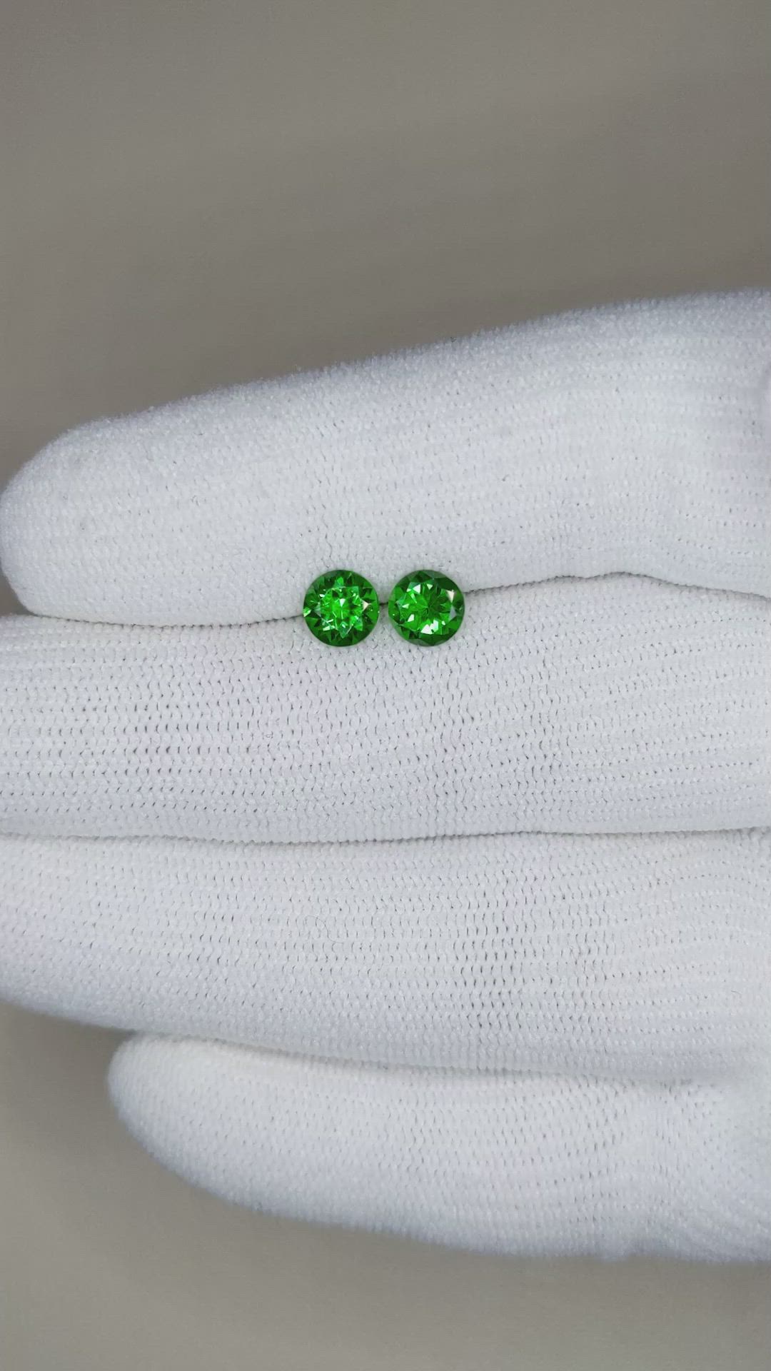 1.17&nbsp;Ct.Tw.Total Carat Weight Tsavorite Garnet Pair from Tanzania Size Video