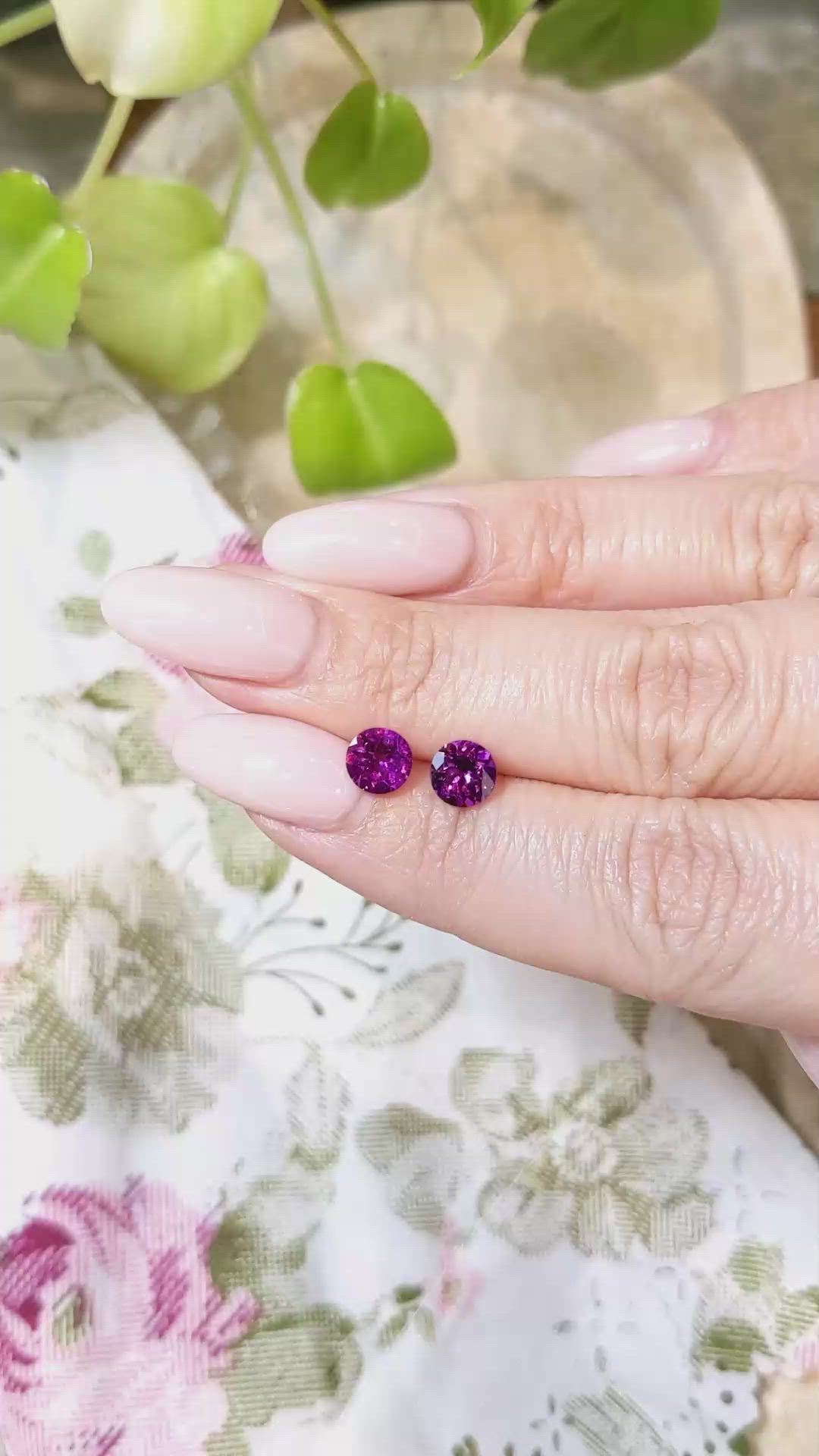 2.15&nbsp;Ct.Tw.Total Carat Weight Garnet Pair from Mozambique Size Video