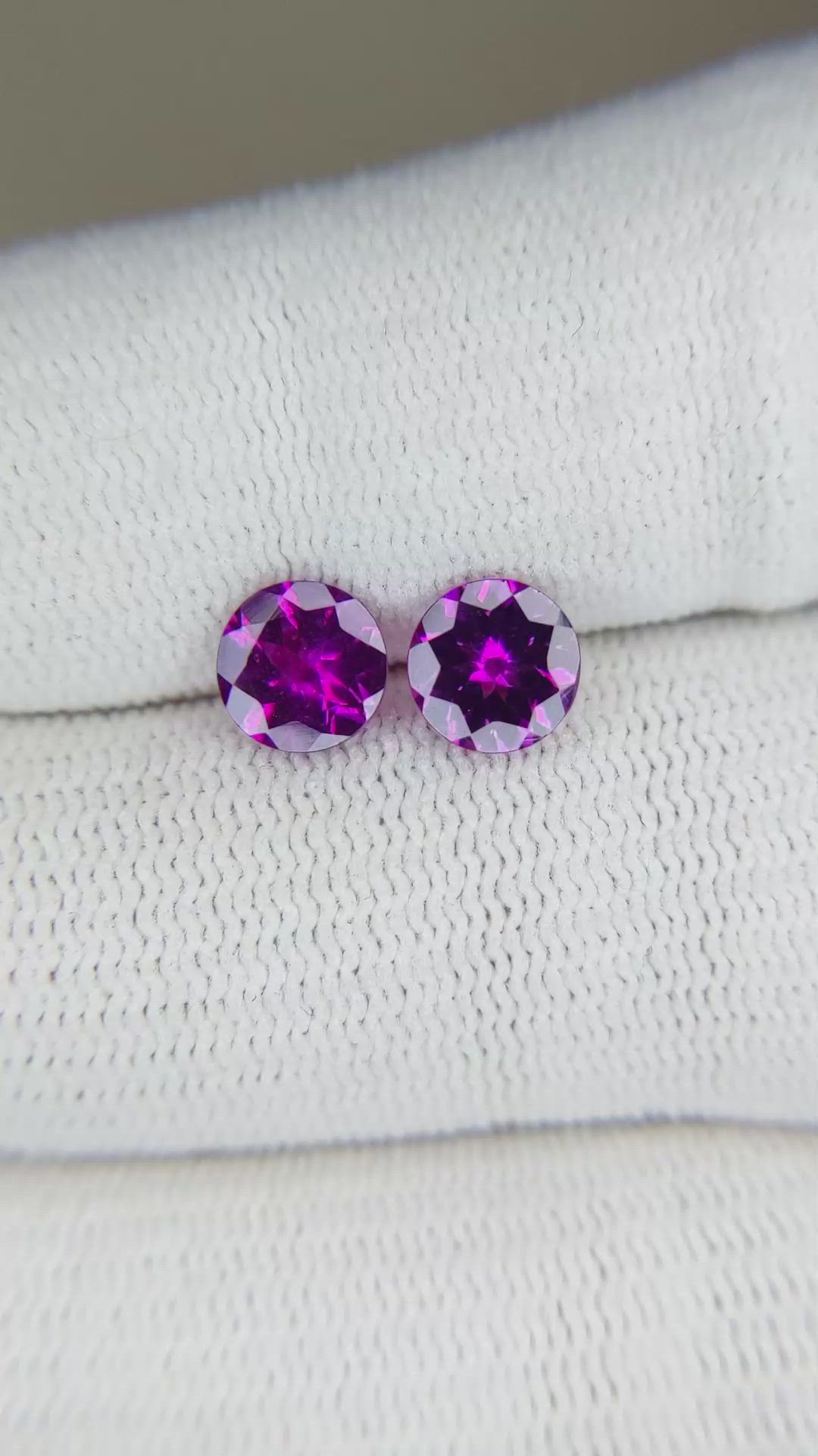 2.15&nbsp;Ct.Tw.Total Carat Weight Garnet Pair from Mozambique Size Video