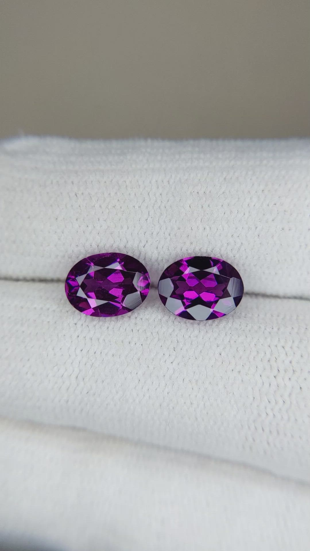 3.02&nbsp;Ct.Tw.Total Carat Weight Garnet Pair from Mozambique Size Video