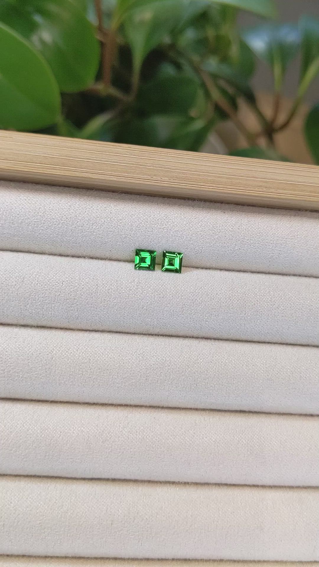 0.98&nbsp;Ct.Tw.Total Carat Weight Tsavorite Garnet Pair from Tanzania Size Video