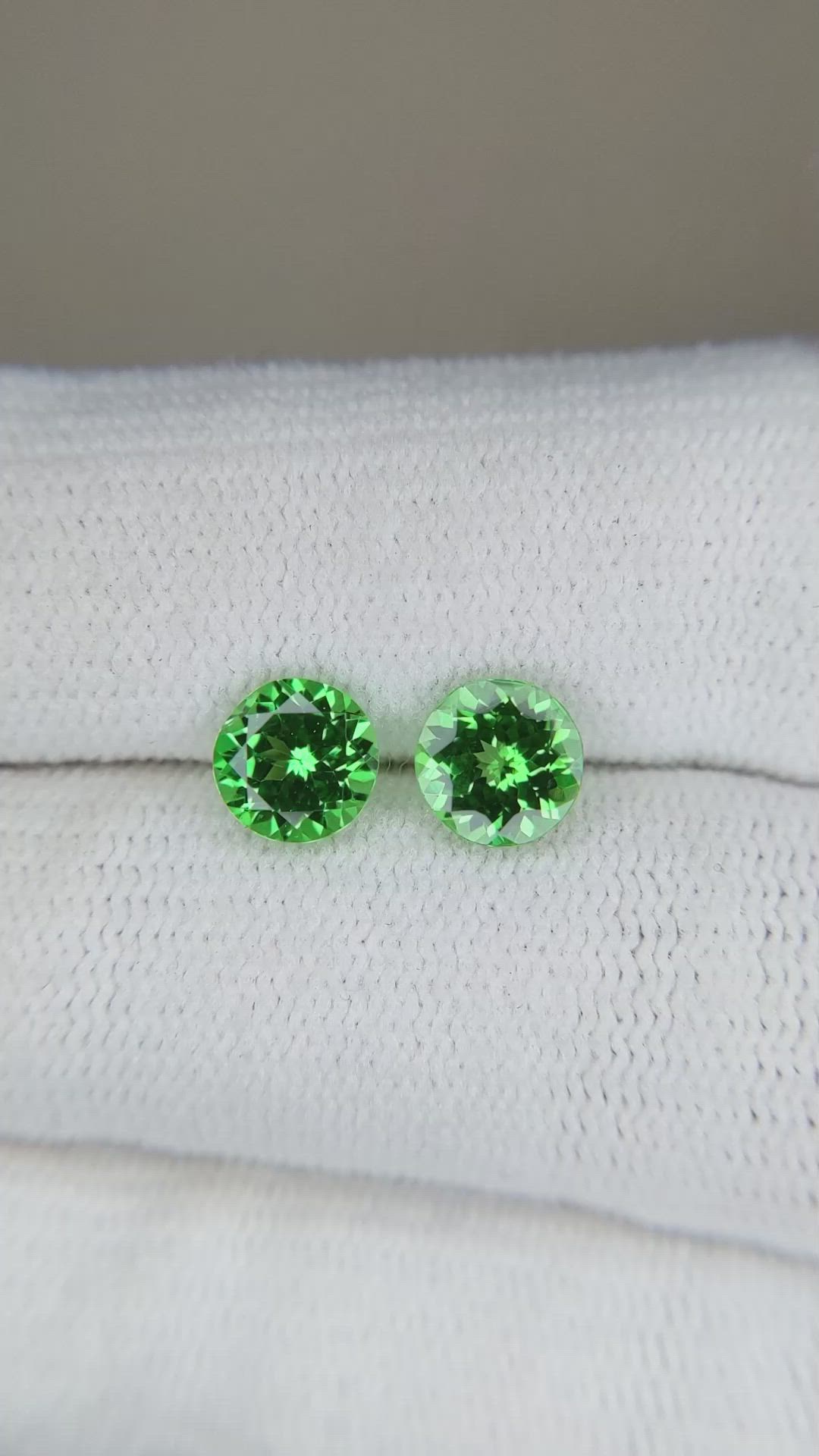 1.83&nbsp;Ct.Tw.Total Carat Weight Tsavorite Garnet Pair from Kenya Size Video