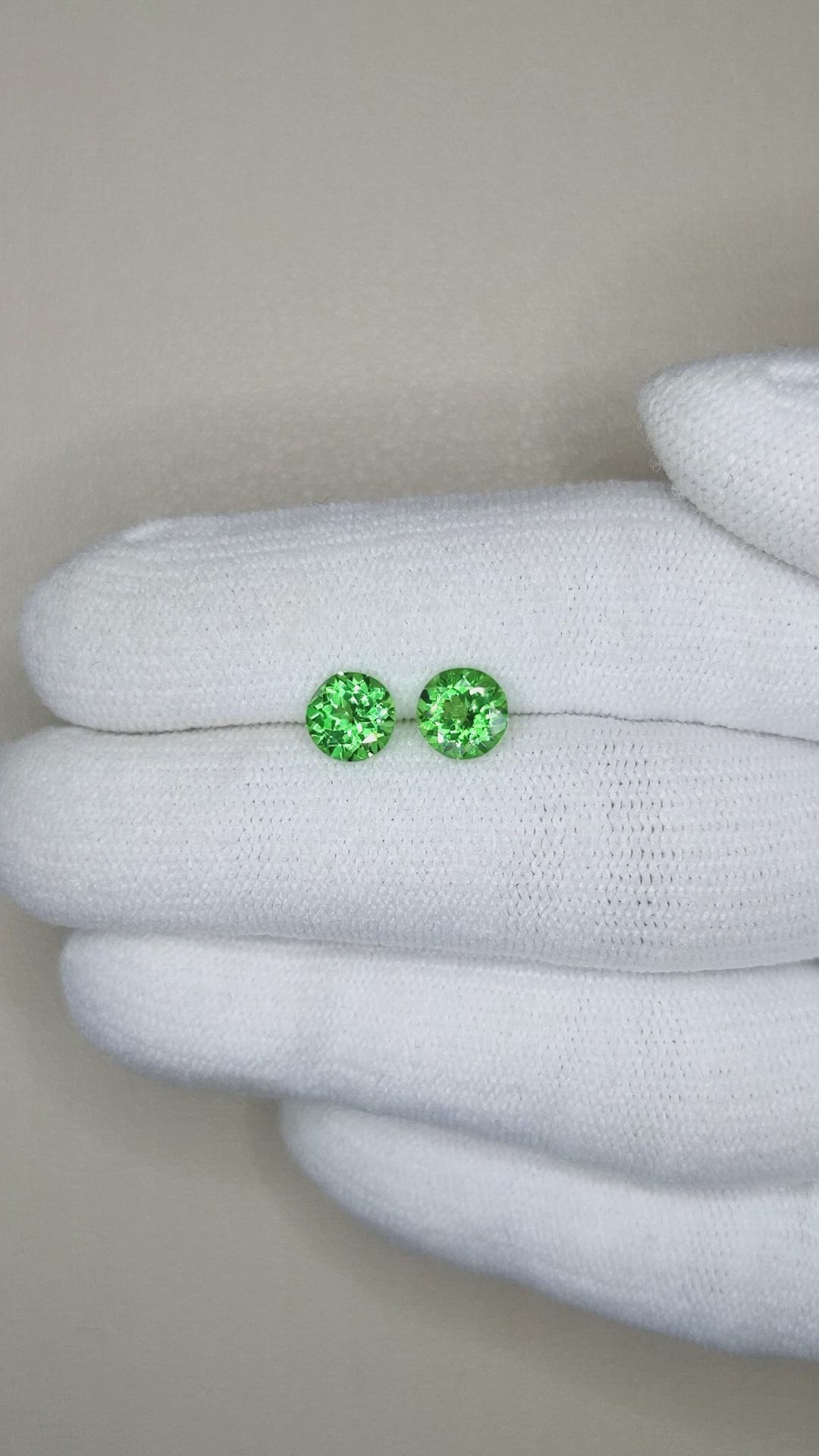 1.83&nbsp;Ct.Tw.Total Carat Weight Tsavorite Garnet Pair from Kenya Size Video