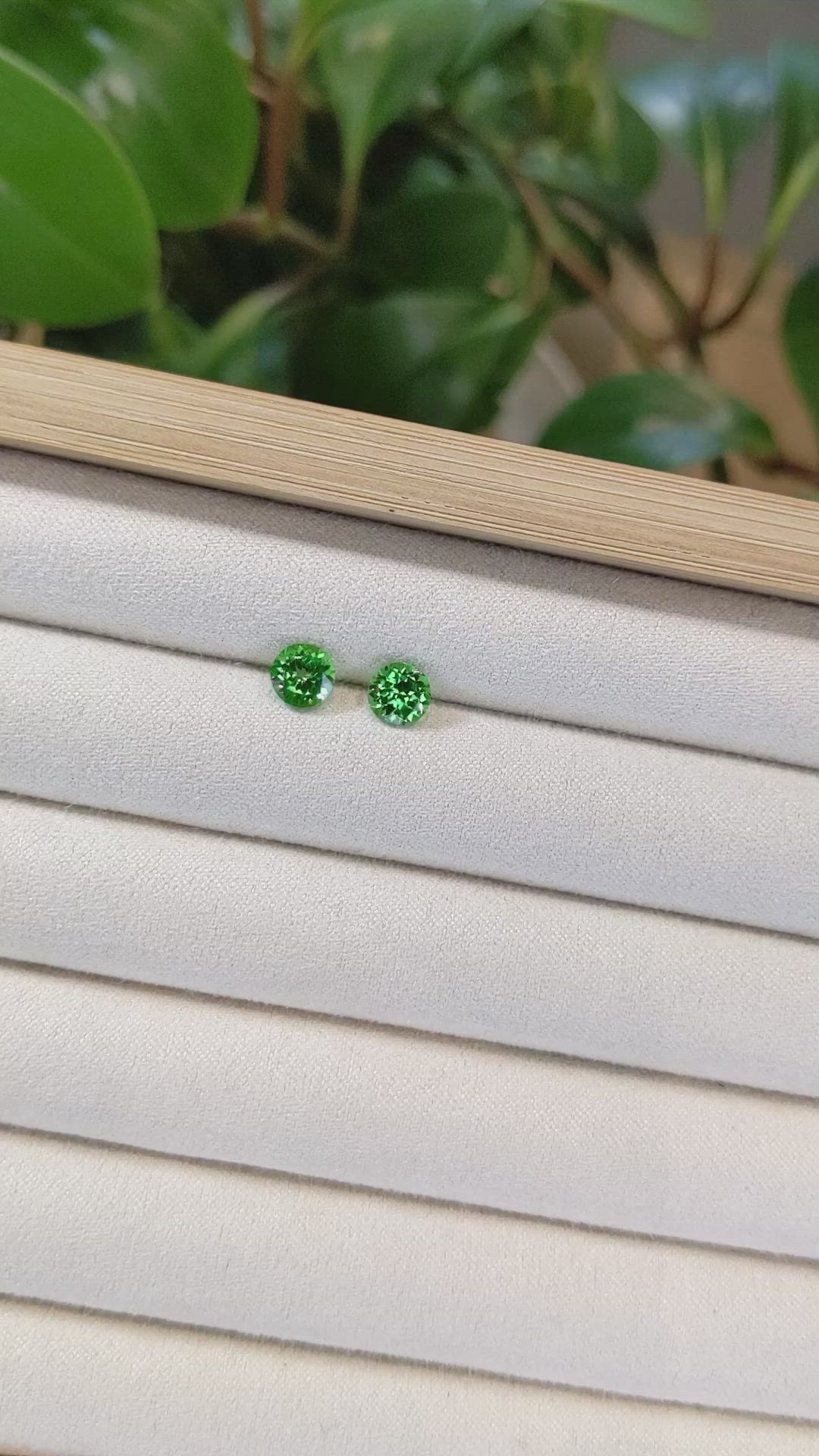 1.83&nbsp;Ct.Tw.Total Carat Weight Tsavorite Garnet Pair from Kenya Size Video