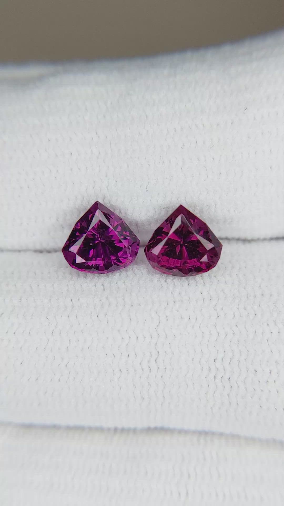2.91&nbsp;Ct.Tw.Total Carat Weight Rhodolite Garnet Pair from Tanzania Size Video