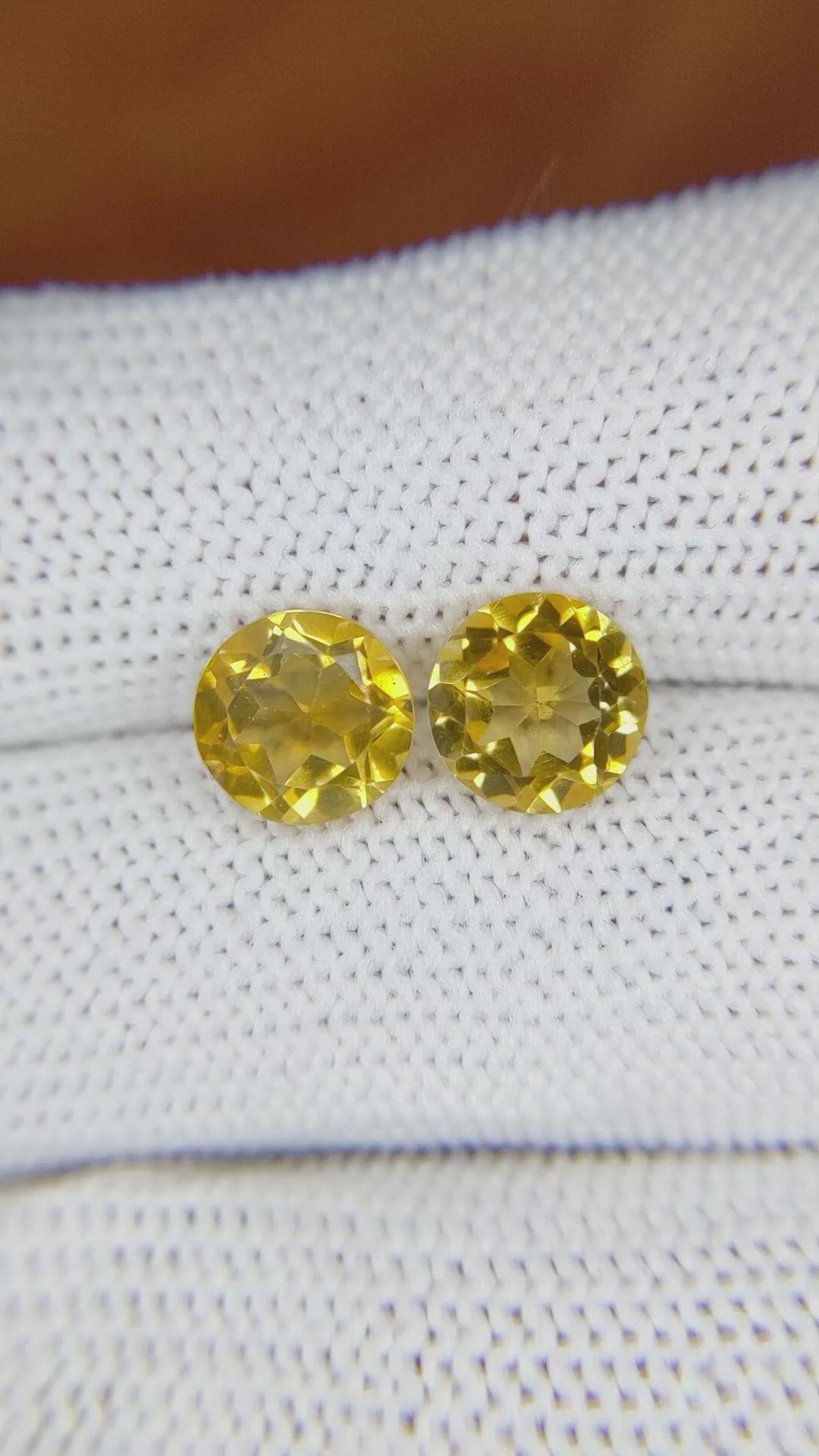 3.20&nbsp;Ct.Tw.Total Carat Weight Citrine Pair from Brazil Size Video
