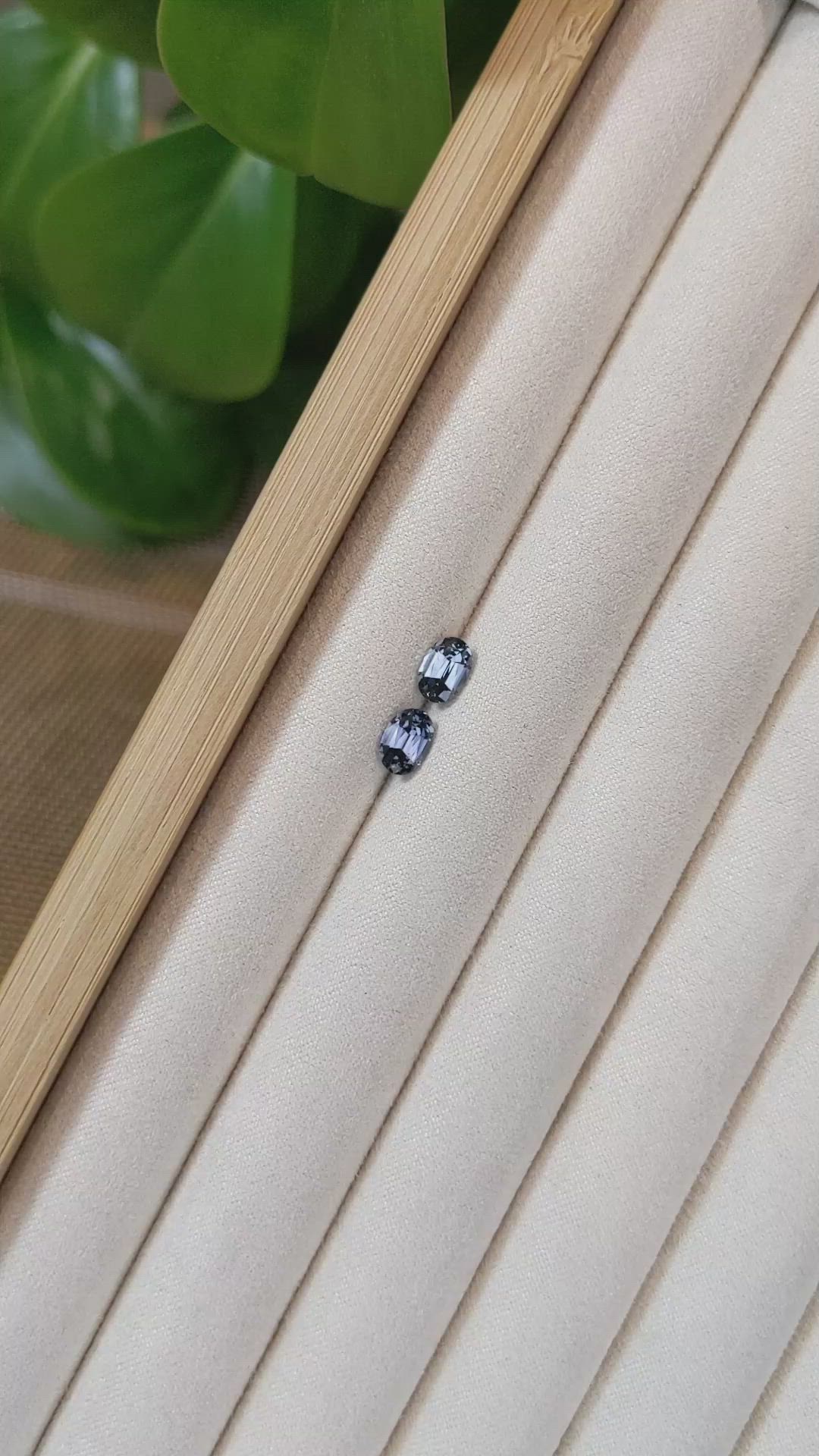 1.81&nbsp;Ct.Tw.Total Carat Weight Spinel Pair Size Video