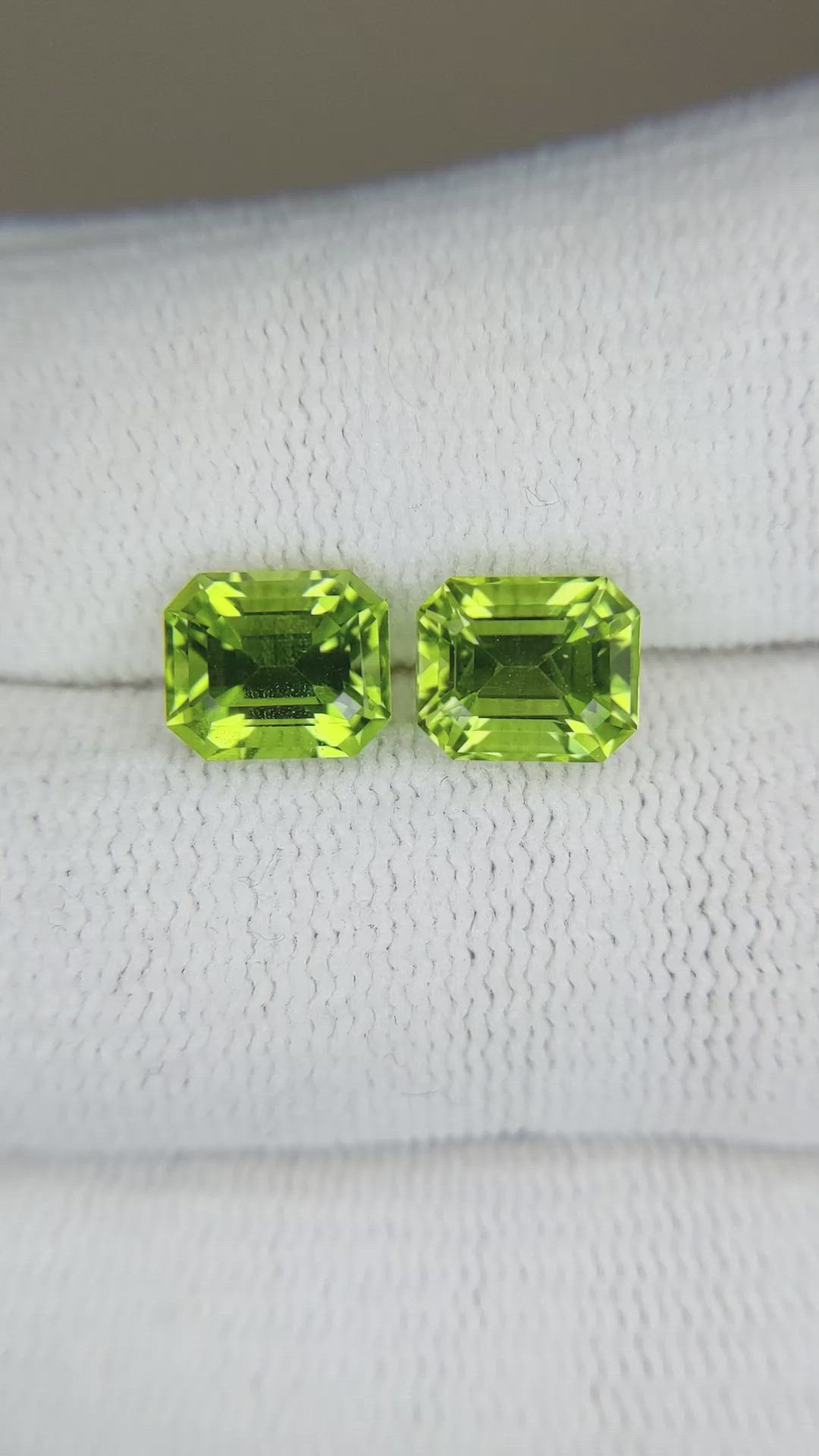4.51&nbsp;Ct.Tw.Total Carat Weight Peridot Pair from Pakistan Size Video