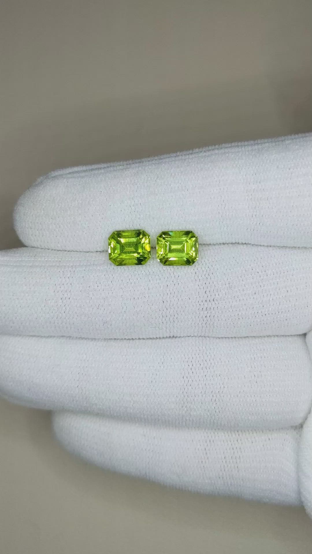 4.51&nbsp;Ct.Tw.Total Carat Weight Peridot Pair from Pakistan Size Video