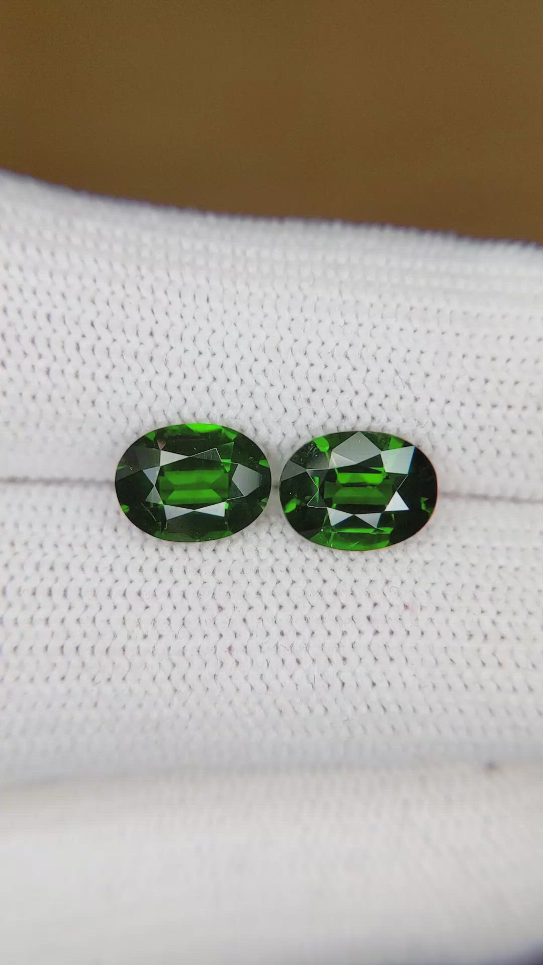 3.15&nbsp;Ct.Tw.Total Carat Weight Tsavorite Garnet Pair from Madagascar Size Video