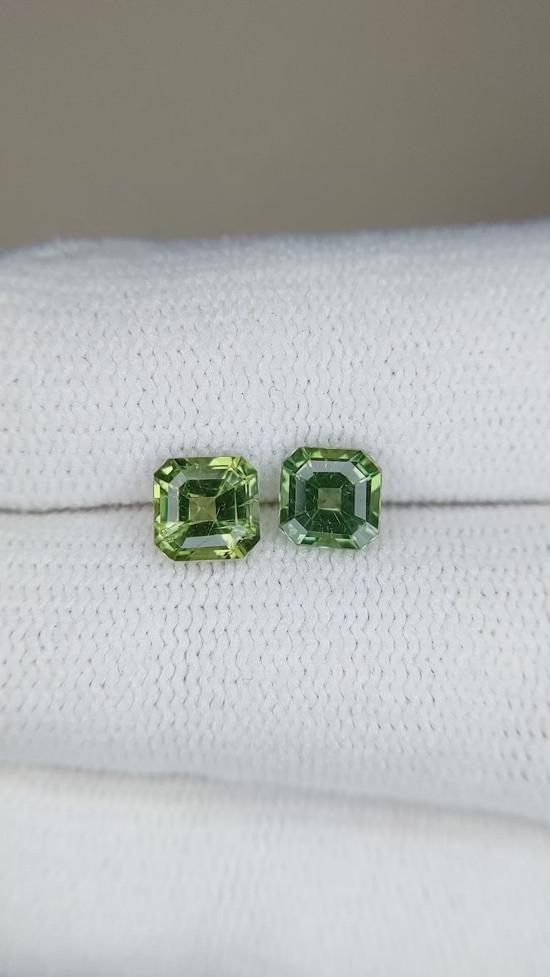 1.57&nbsp;Ct.Tw.Total Carat Weight Apatite Pair from Madagascar Size Video