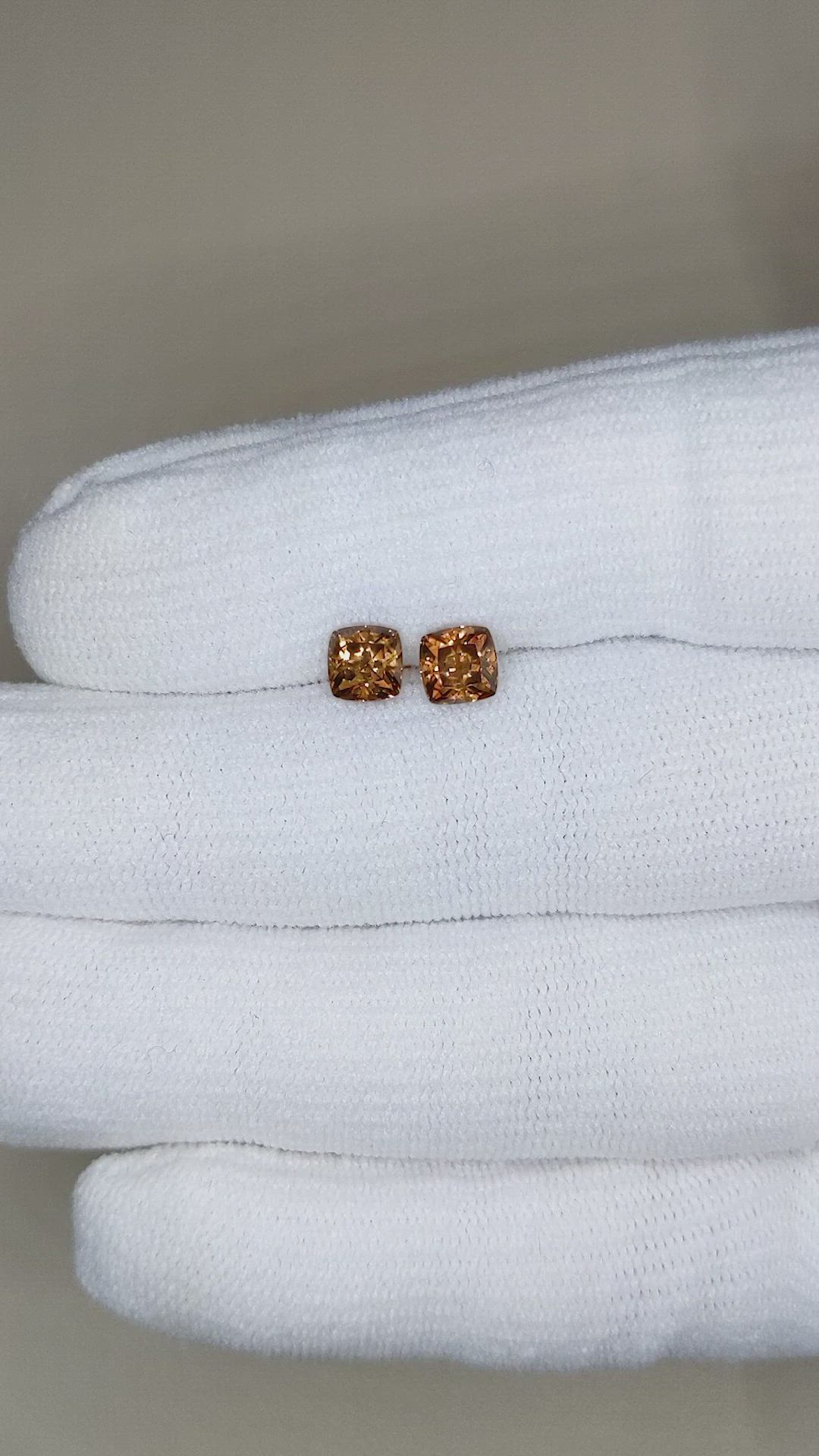 1.95&nbsp;Ct.Tw.Total Carat Weight Garnet Pair Size Video