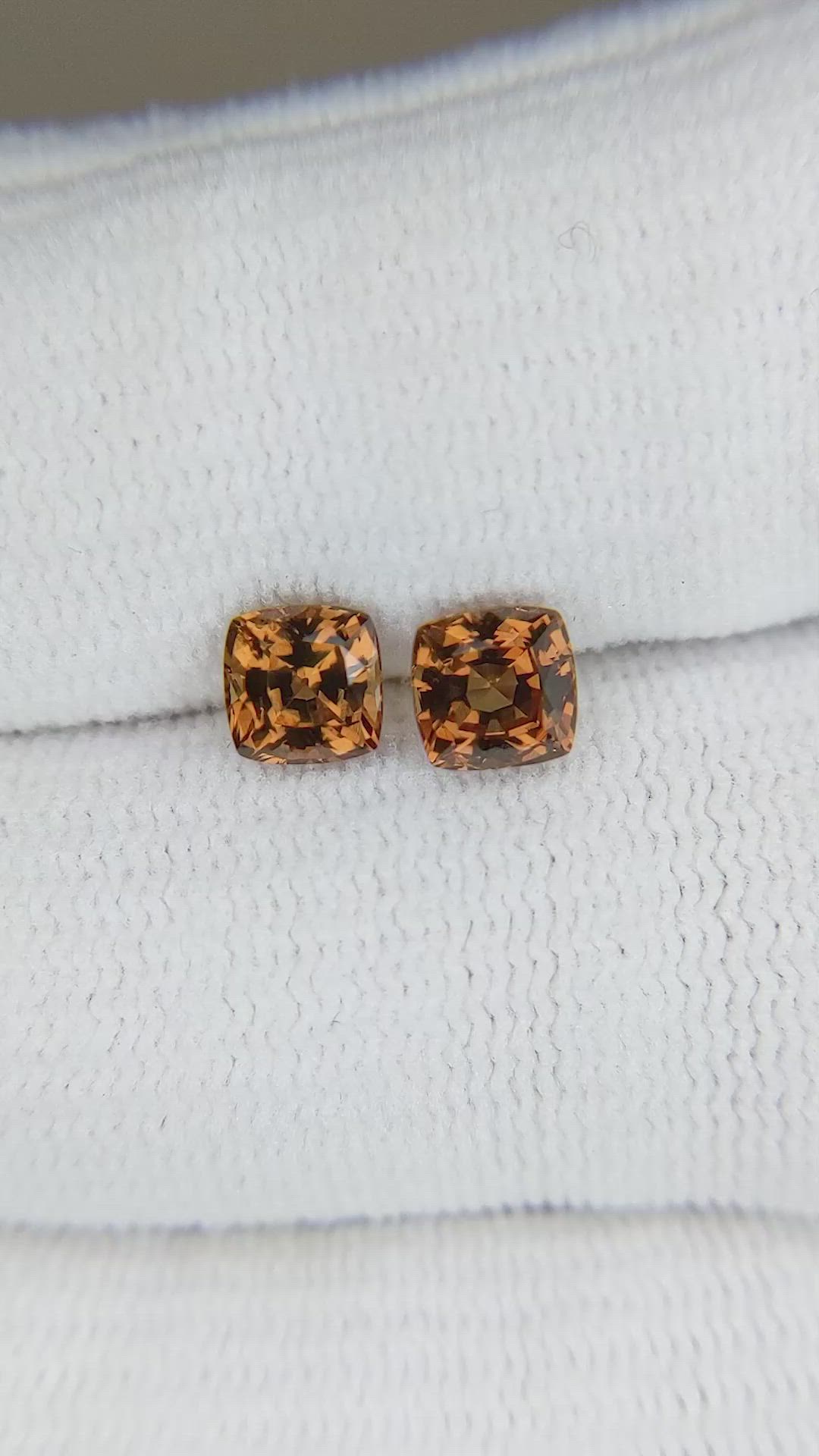 1.95&nbsp;Ct.Tw.Total Carat Weight Garnet Pair Size Video