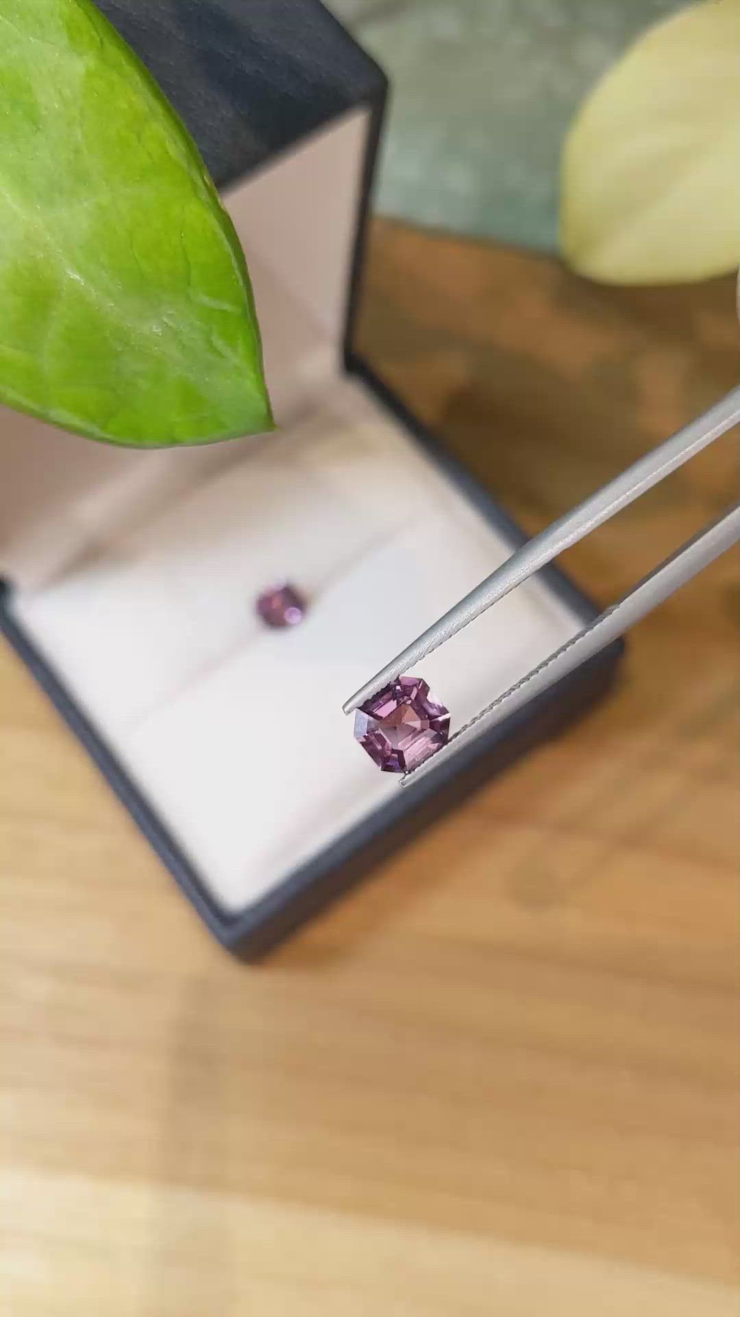 2.89&nbsp;Ct.Tw.Total Carat Weight Spinel Pair from Burma (Myanmar) Size Video