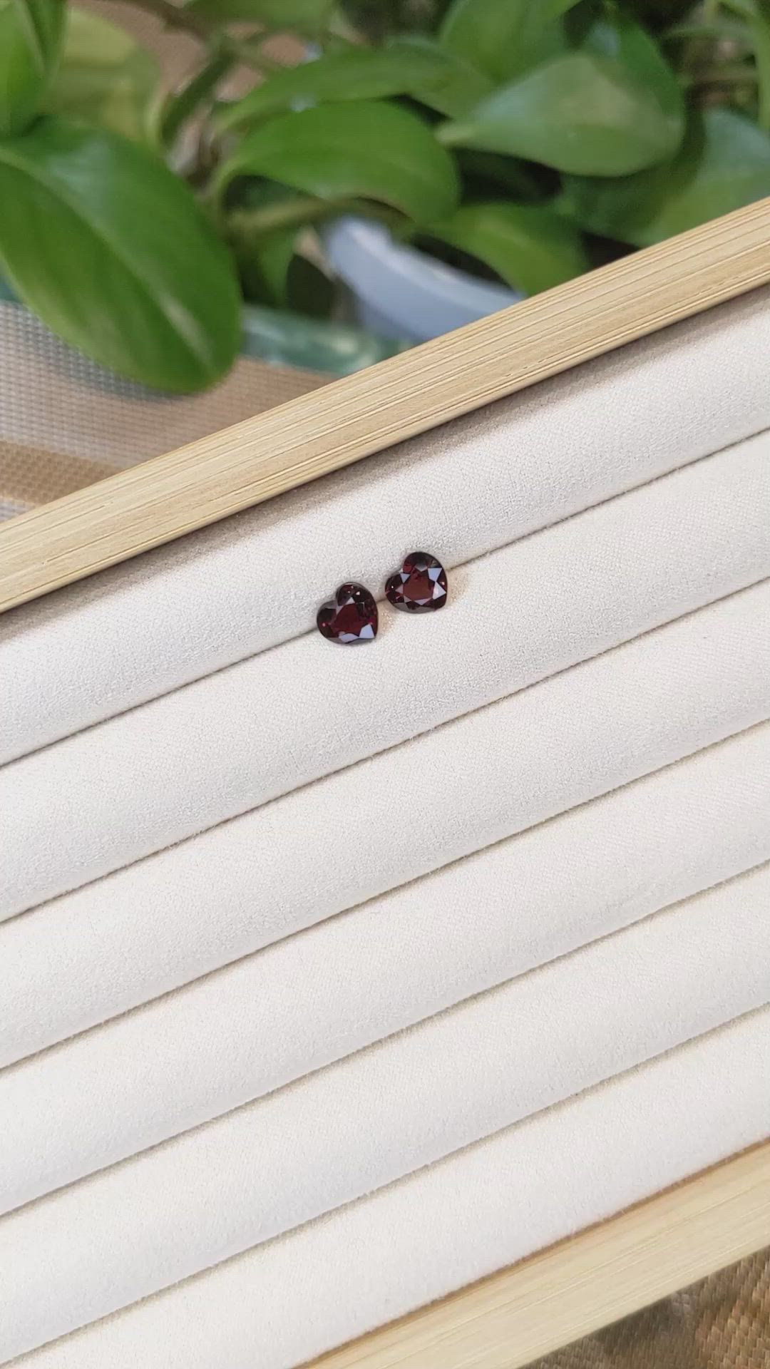 2.65&nbsp;Ct.Tw.Total Carat Weight Spinel Pair from Burma (Myanmar) Size Video