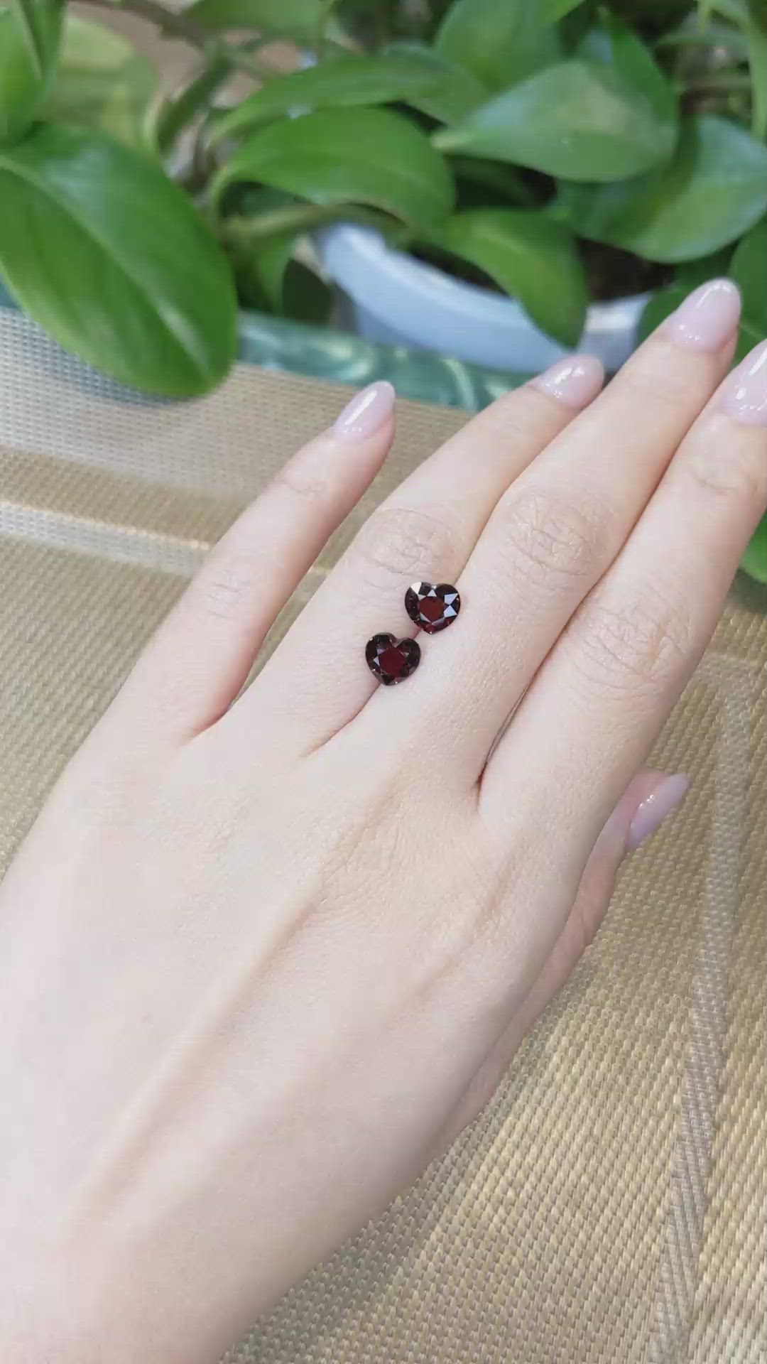 2.65&nbsp;Ct.Tw.Total Carat Weight Spinel Pair from Burma (Myanmar) Size Video