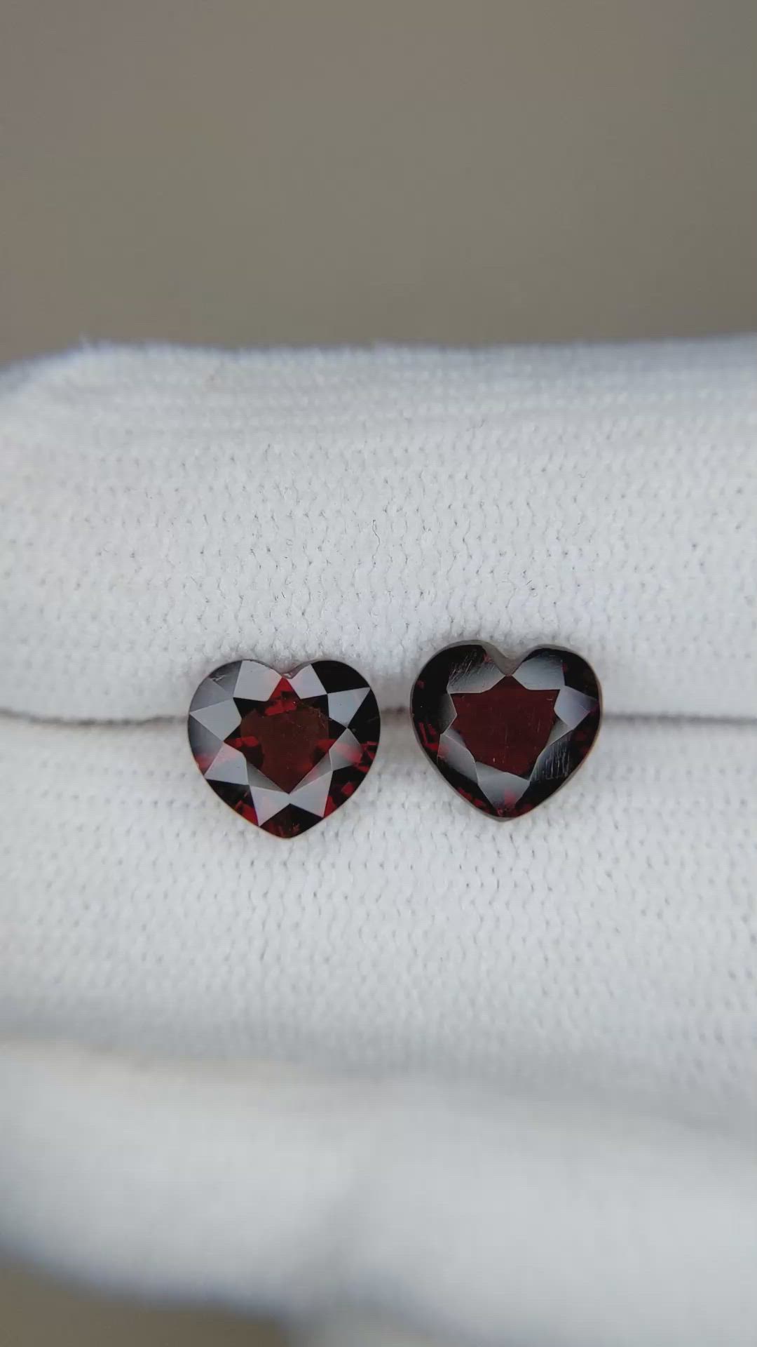 2.65&nbsp;Ct.Tw.Total Carat Weight Spinel Pair from Burma (Myanmar) Size Video