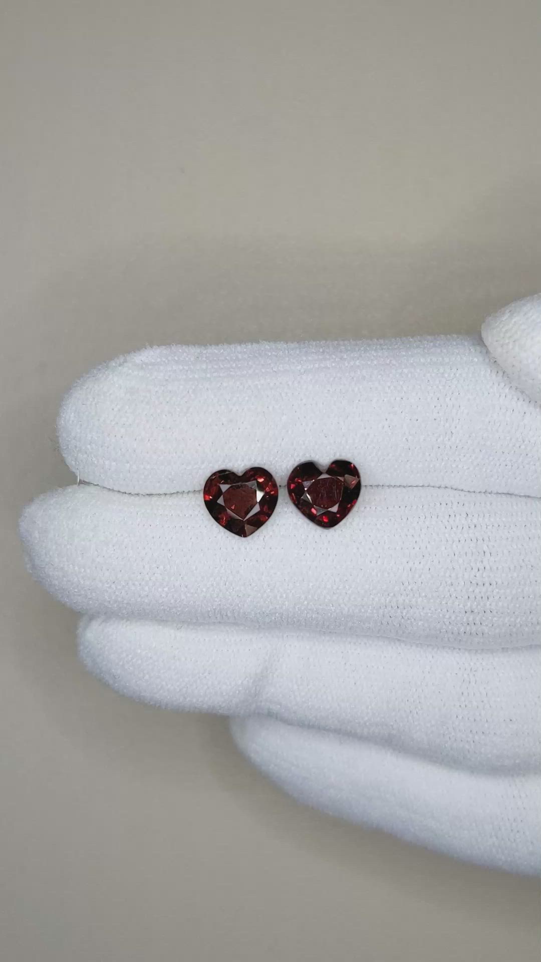 2.65&nbsp;Ct.Tw.Total Carat Weight Spinel Pair from Burma (Myanmar) Size Video