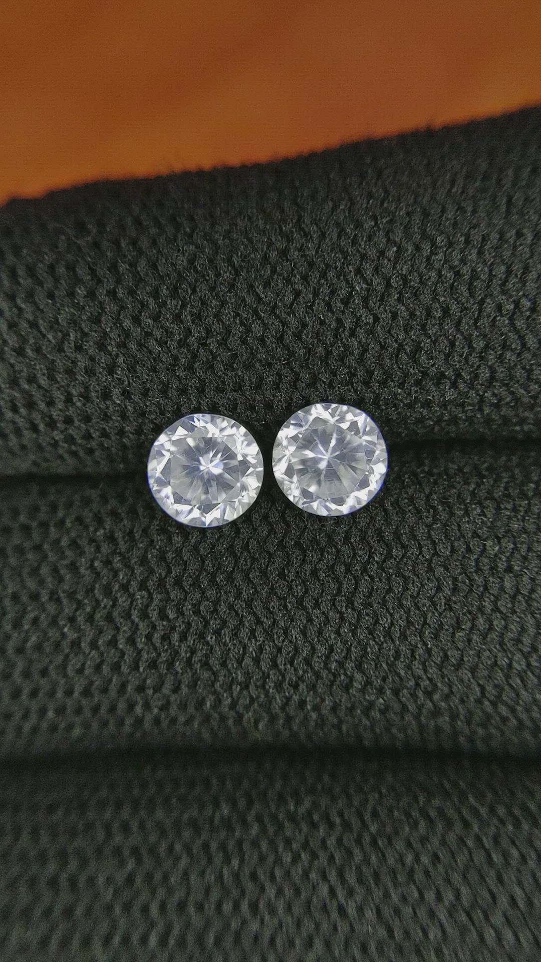 2.53&nbsp;Ct.Tw.Total Carat Weight Zircon Pair from Ceylon (Sri Lanka) Size Video