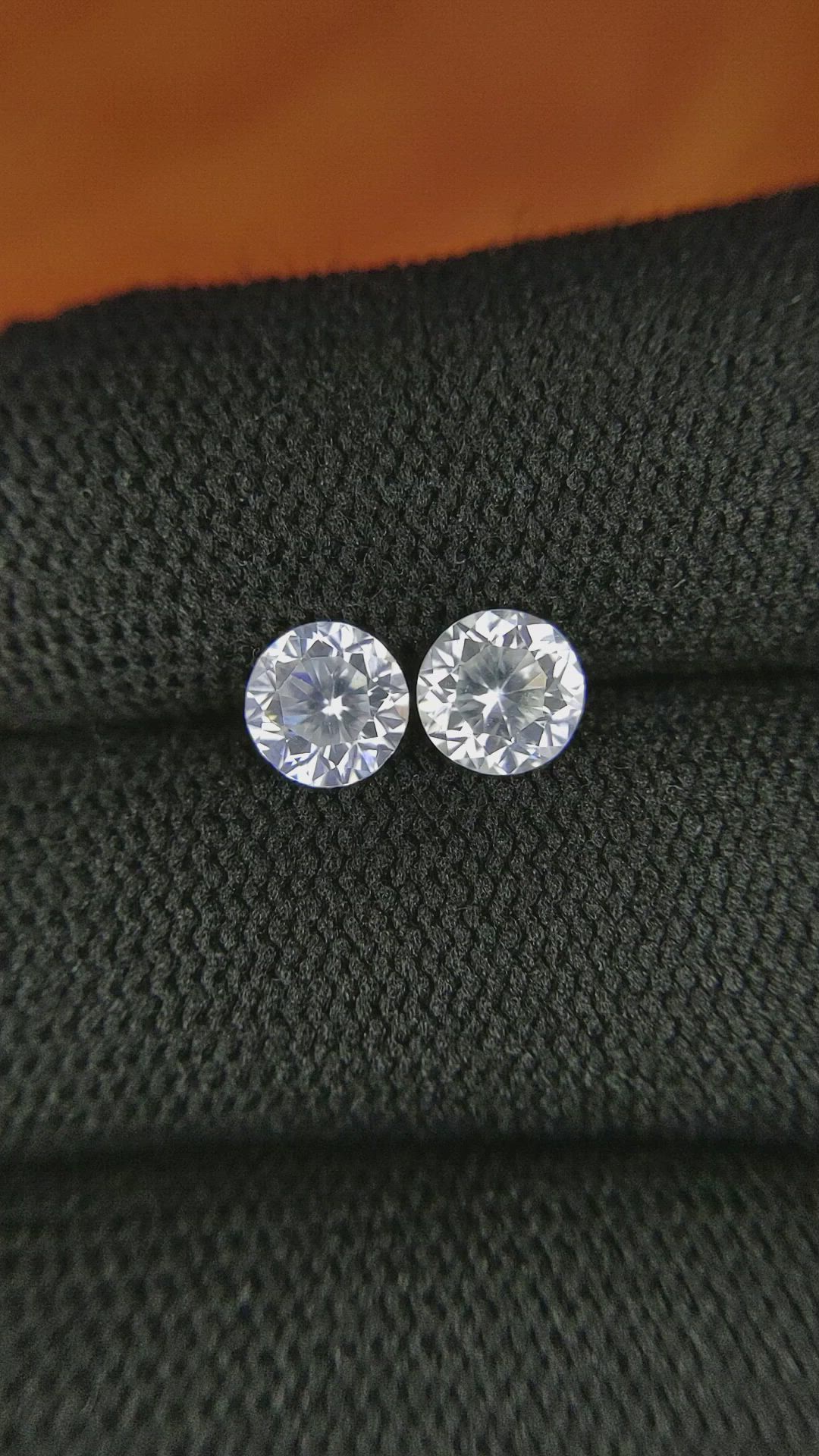 2.31&nbsp;Ct.Tw.Total Carat Weight Zircon Pair from Ceylon (Sri Lanka) Size Video