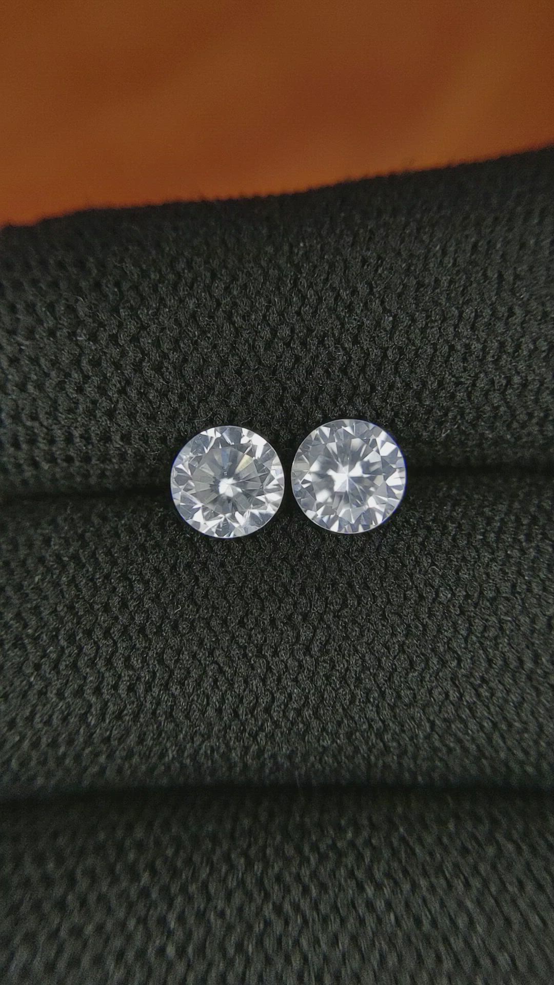 2.28&nbsp;Ct.Tw.Total Carat Weight Zircon Pair from Ceylon (Sri Lanka) Size Video