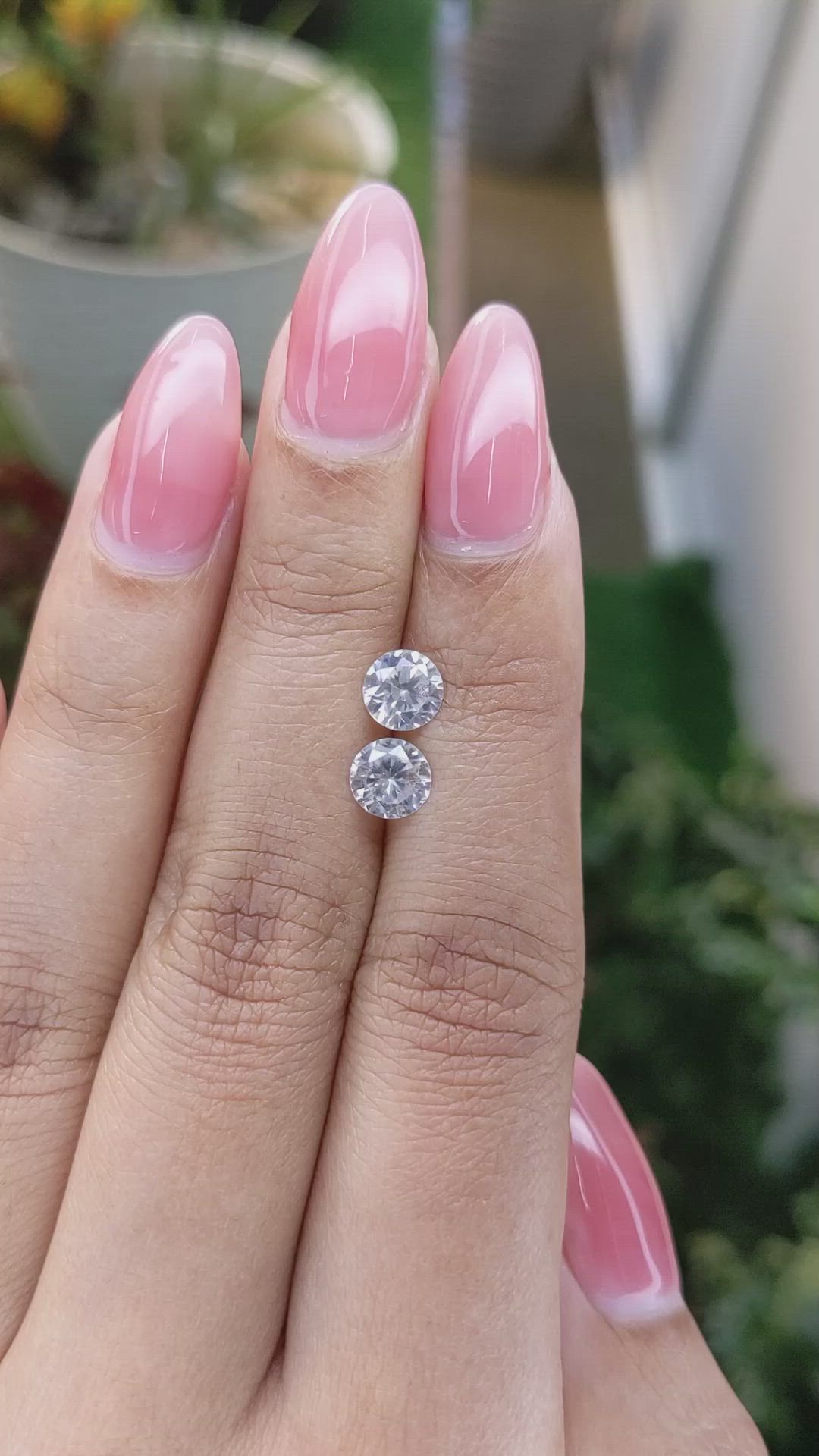 2.11&nbsp;Ct.Tw.Total Carat Weight Zircon Pair from Ceylon (Sri Lanka) Size Video