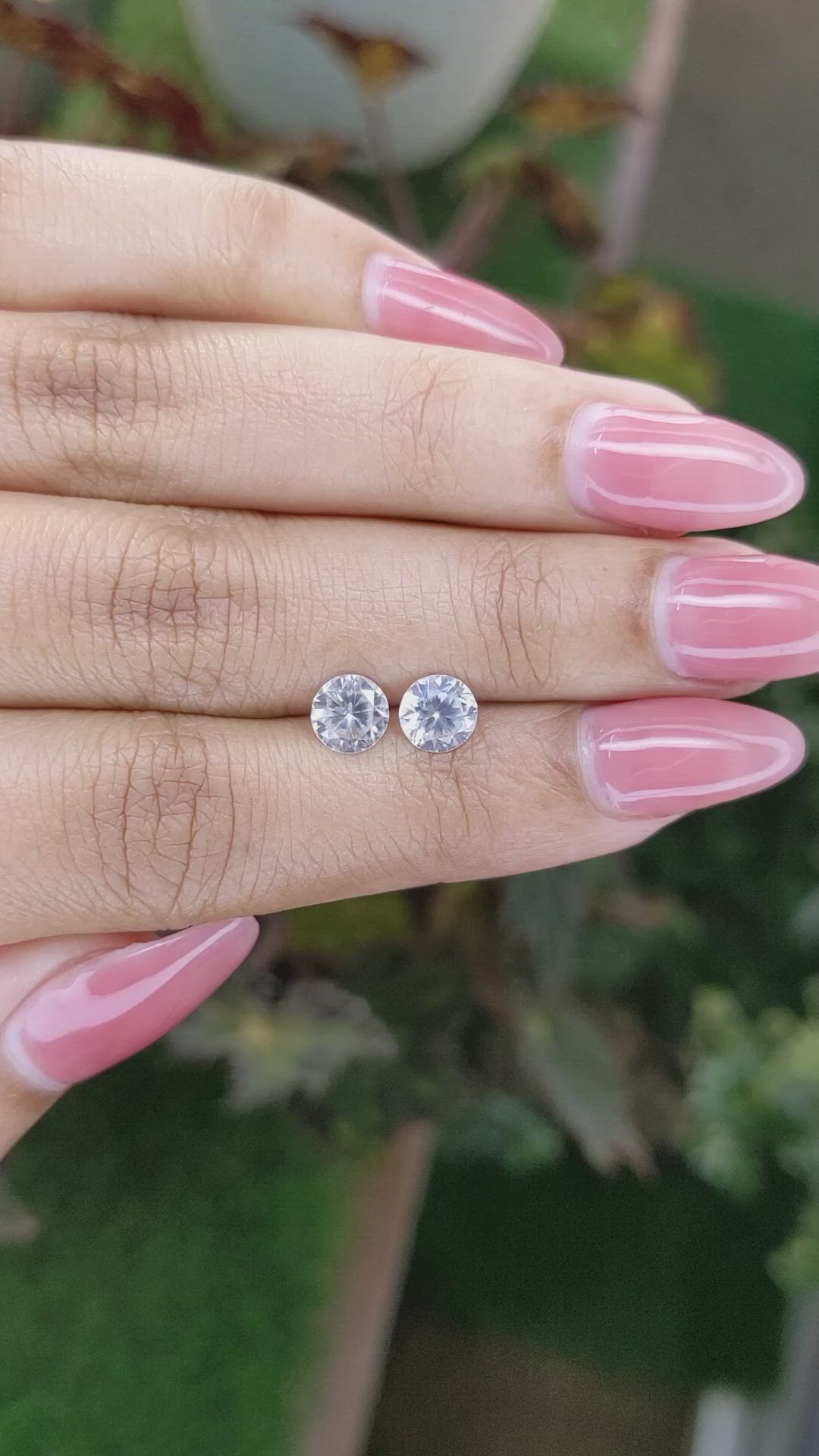 2.11&nbsp;Ct.Tw.Total Carat Weight Zircon Pair from Ceylon (Sri Lanka) Size Video