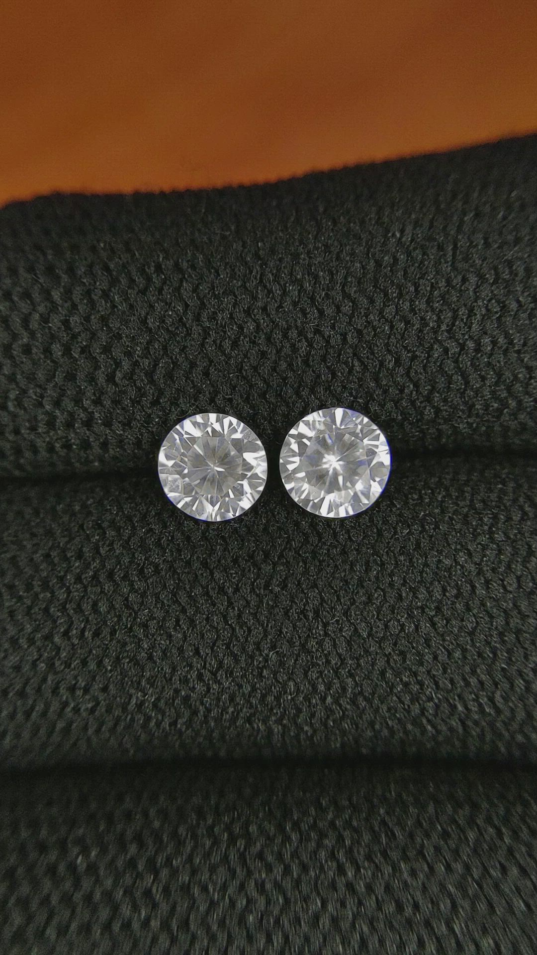 2.12&nbsp;Ct.Tw.Total Carat Weight Zircon Pair from Ceylon (Sri Lanka) Size Video