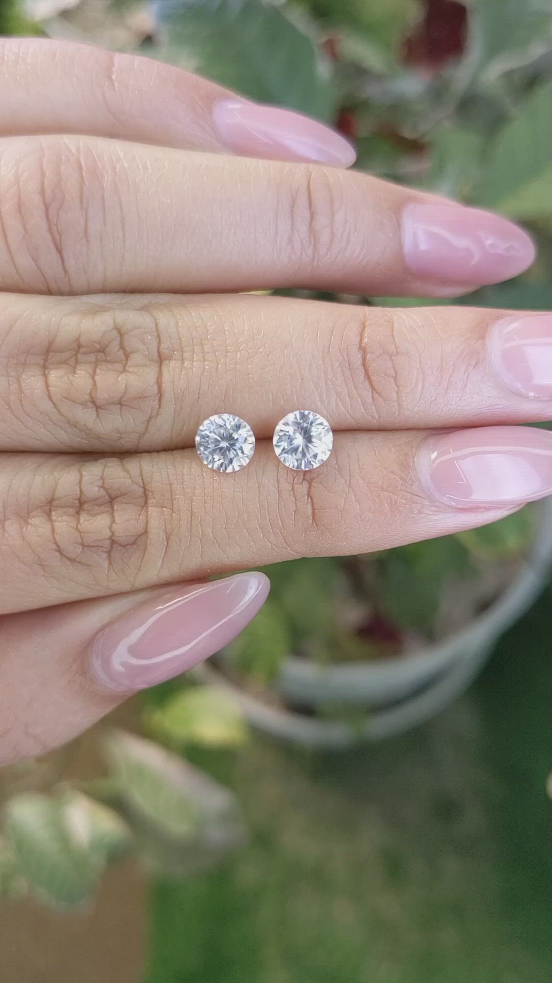 2.12&nbsp;Ct.Tw.Total Carat Weight Zircon Pair from Ceylon (Sri Lanka) Size Video