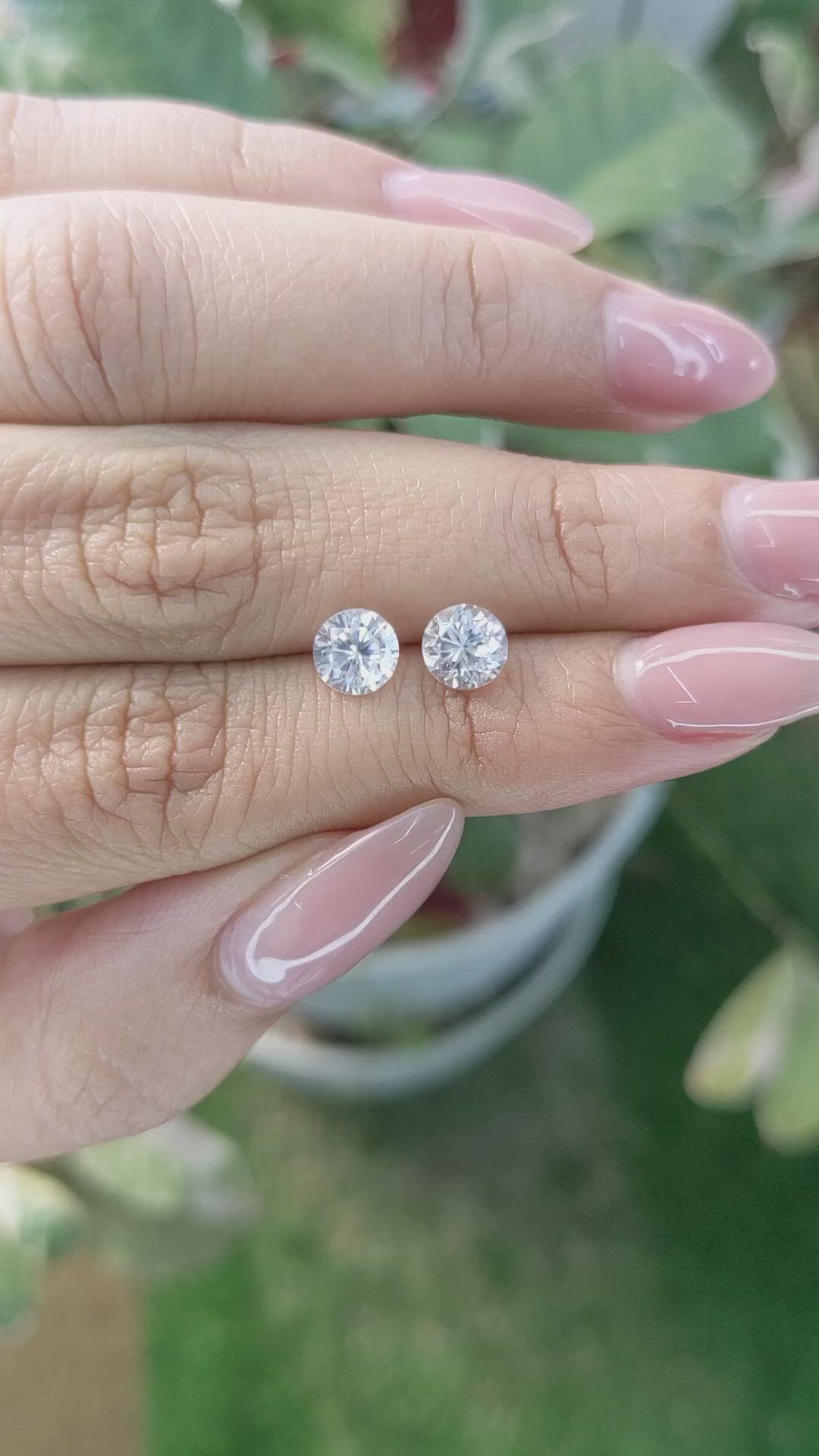 2.21&nbsp;Ct.Tw.Total Carat Weight Zircon Pair from Ceylon (Sri Lanka) Size Video