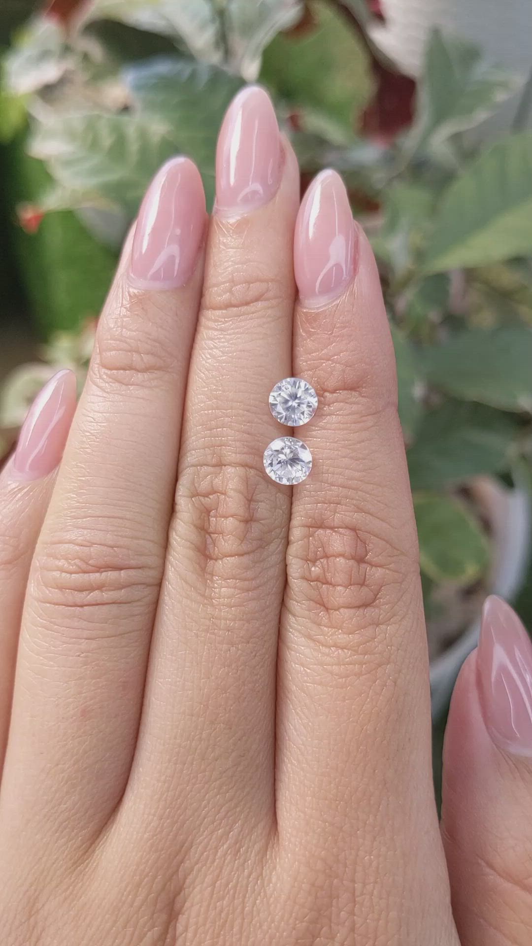 2.21&nbsp;Ct.Tw.Total Carat Weight Zircon Pair from Ceylon (Sri Lanka) Size Video