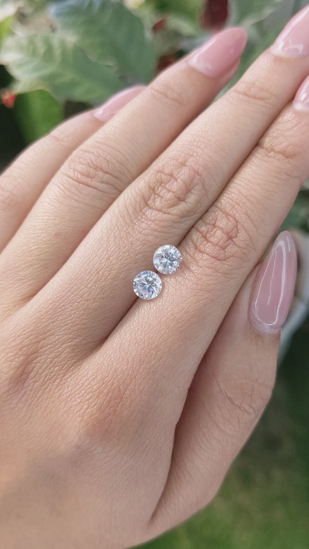 2.21&nbsp;Ct.Tw.Total Carat Weight Zircon Pair from Ceylon (Sri Lanka) Size Video