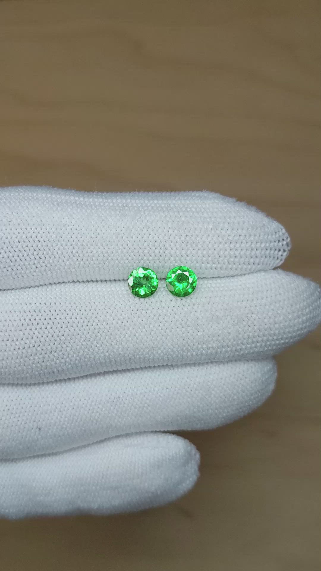 1.35&nbsp;Ct.Tw.Total Carat Weight Tsavorite Garnet Pair from Madagascar Size Video