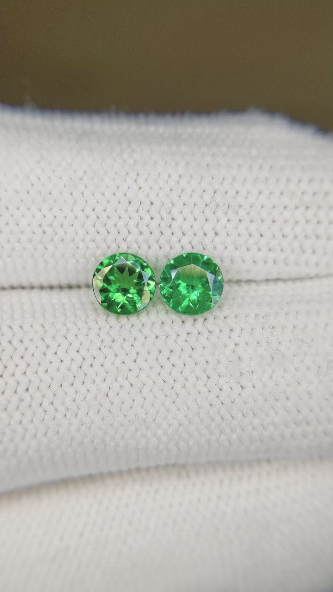 1.35&nbsp;Ct.Tw.Total Carat Weight Tsavorite Garnet Pair from Madagascar Size Video