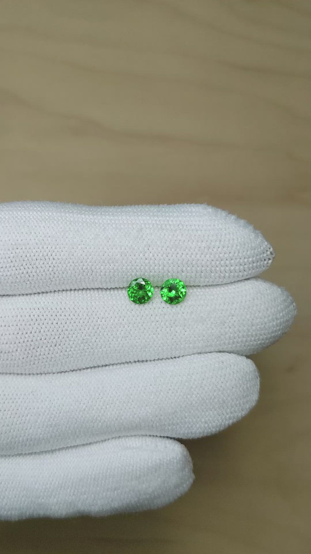 1.28&nbsp;Ct.Tw.Total Carat Weight Tsavorite Garnet Pair from Madagascar Size Video