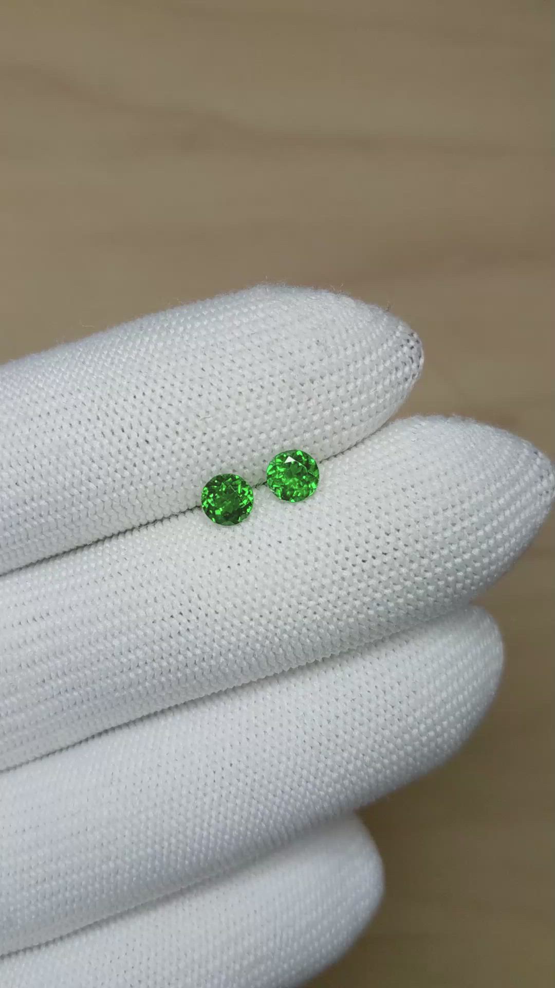 0.96&nbsp;Ct.Tw.Total Carat Weight Tsavorite Garnet Pair from Madagascar Size Video