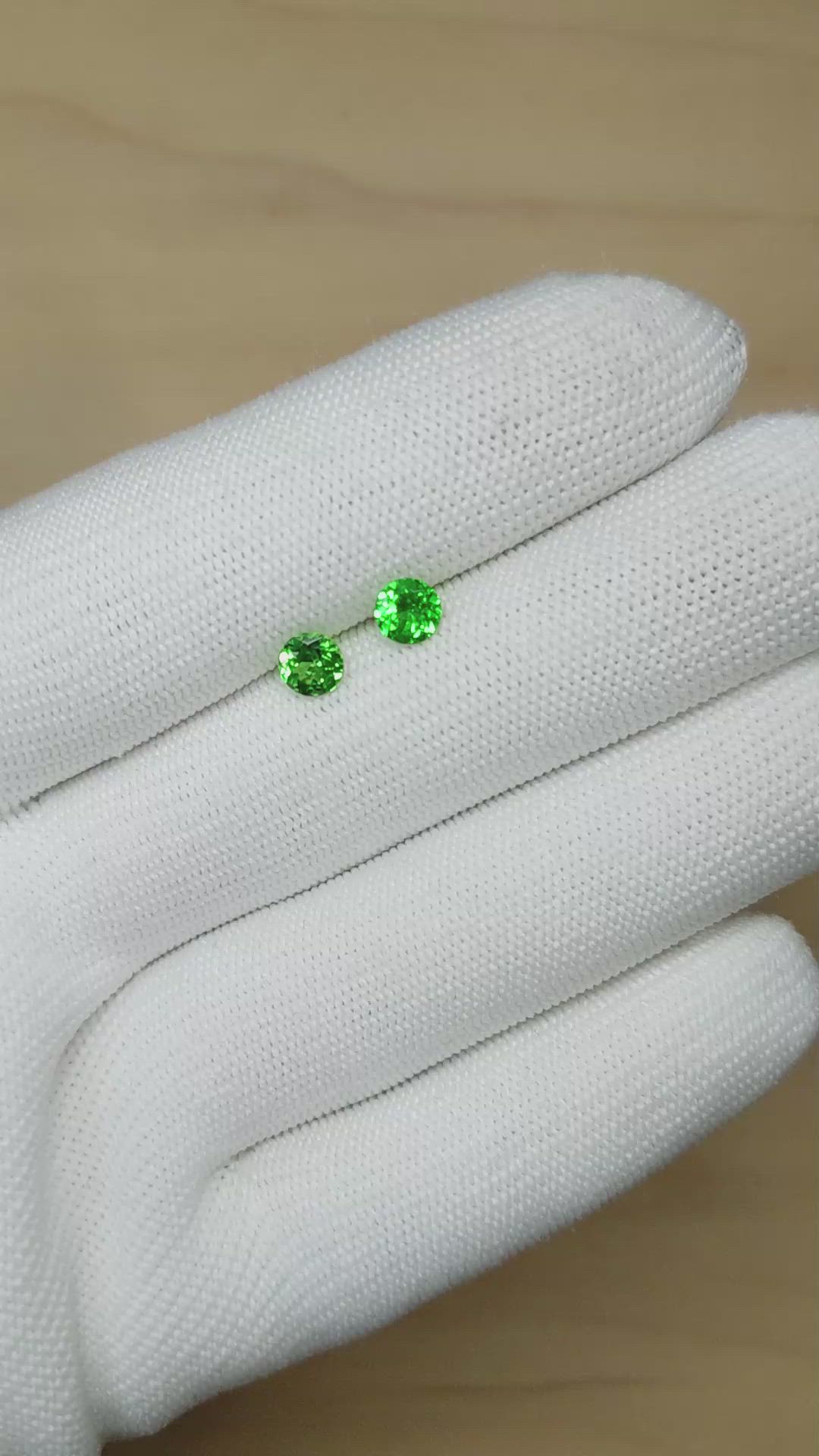 1.25&nbsp;Ct.Tw.Total Carat Weight Tsavorite Garnet Pair from Madagascar Size Video