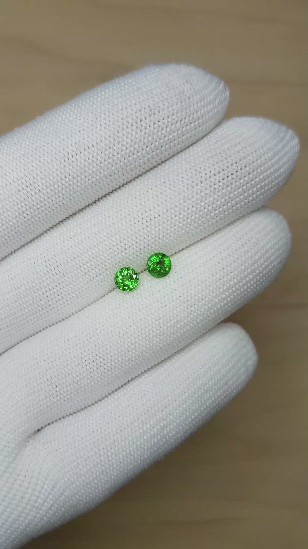 1.32&nbsp;Ct.Tw.Total Carat Weight Tsavorite Garnet Pair from Madagascar Size Video