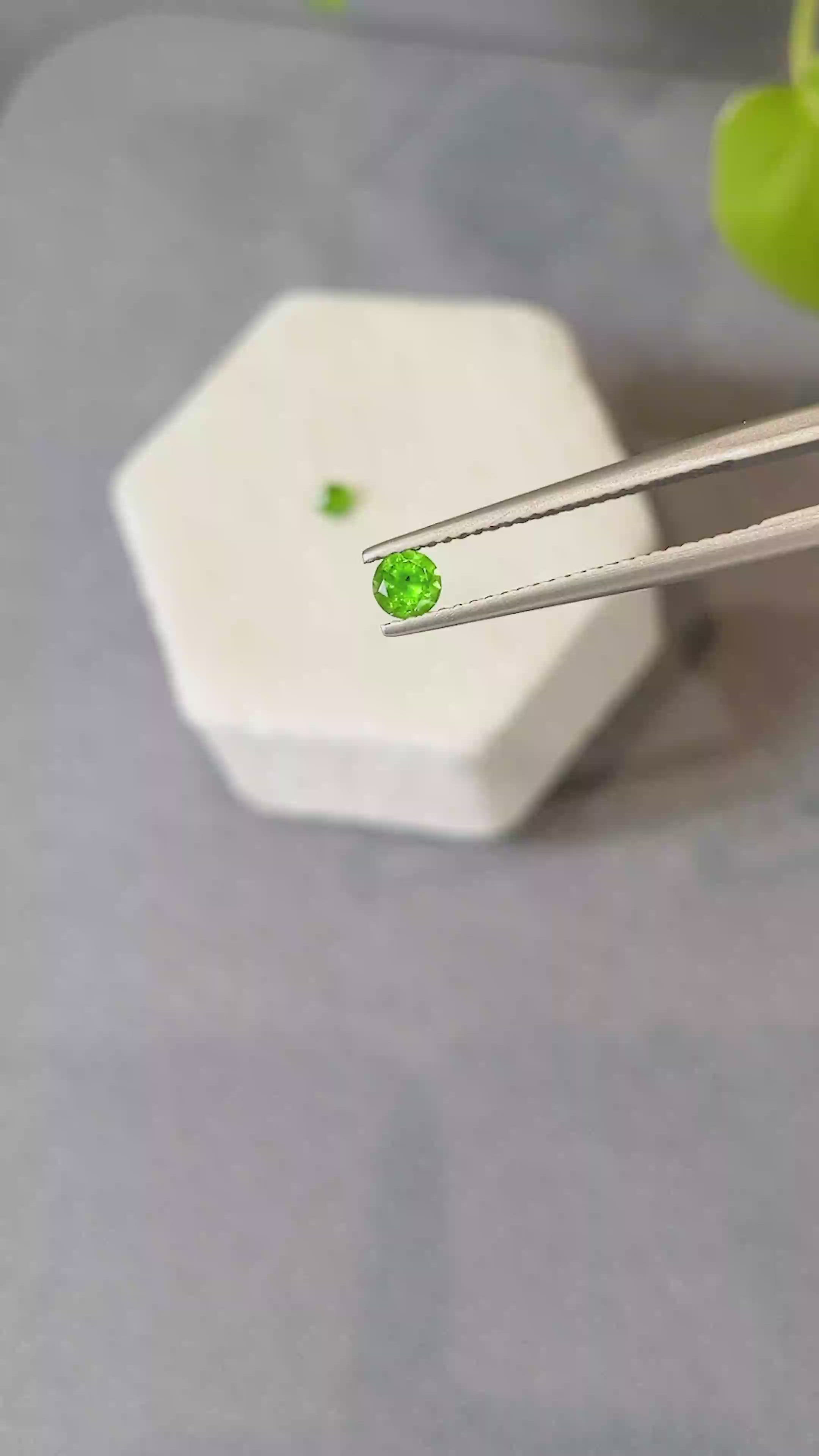 0.41&nbsp;Ct.Tw.Total Carat Weight Yellowish Green Demantoid Garnet Pair from Russia Size Video