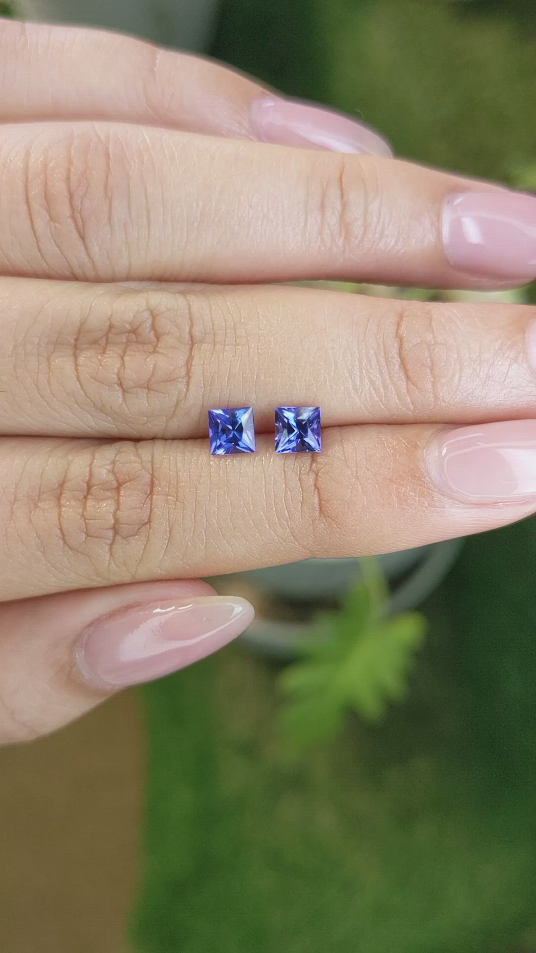 1.01&nbsp;Ct.Tw.Total Carat Weight Tanzanite Pair from Tanzania Size Video