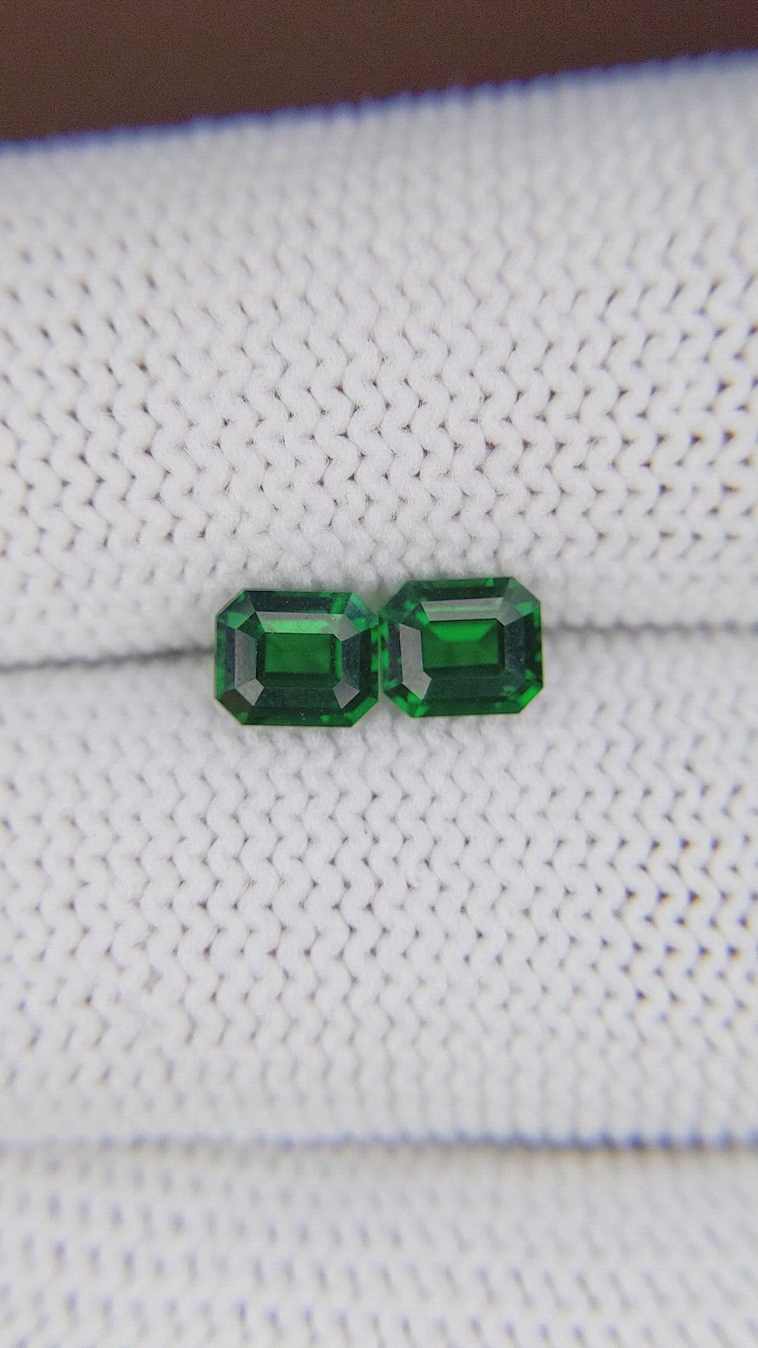 1.42&nbsp;Ct.Tw.Total Carat Weight Tsavorite Garnet Pair from Tanzania Size Video