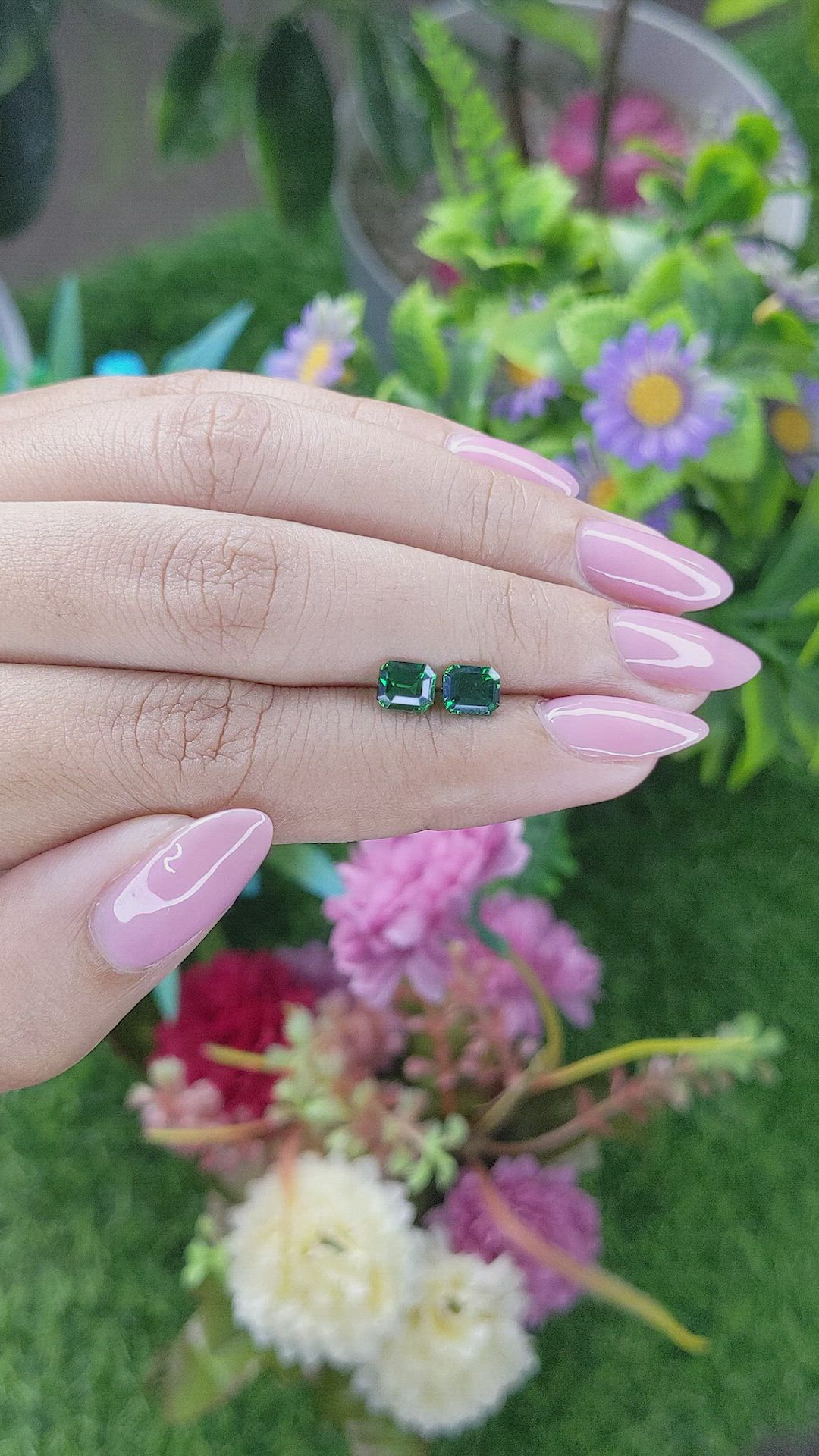 1.42&nbsp;Ct.Tw.Total Carat Weight Tsavorite Garnet Pair from Tanzania Size Video