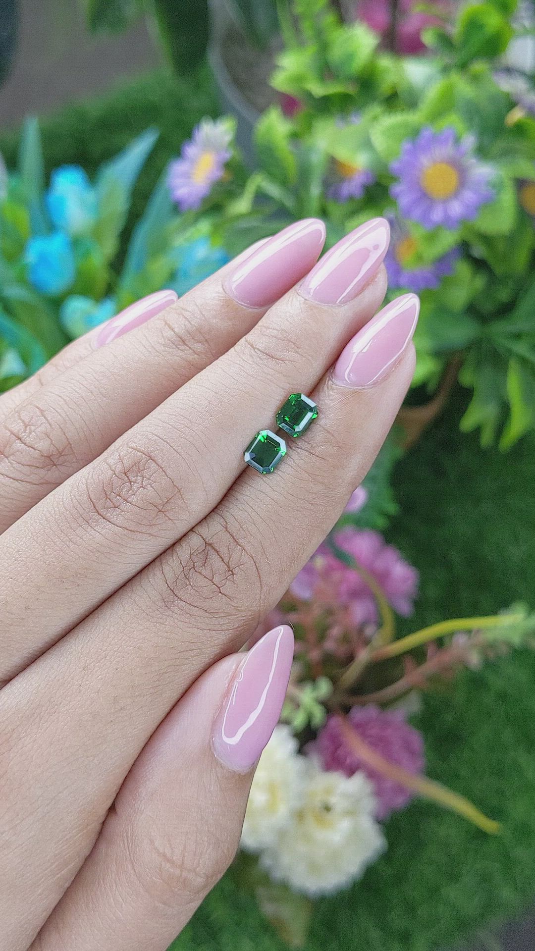 1.42&nbsp;Ct.Tw.Total Carat Weight Tsavorite Garnet Pair from Tanzania Size Video